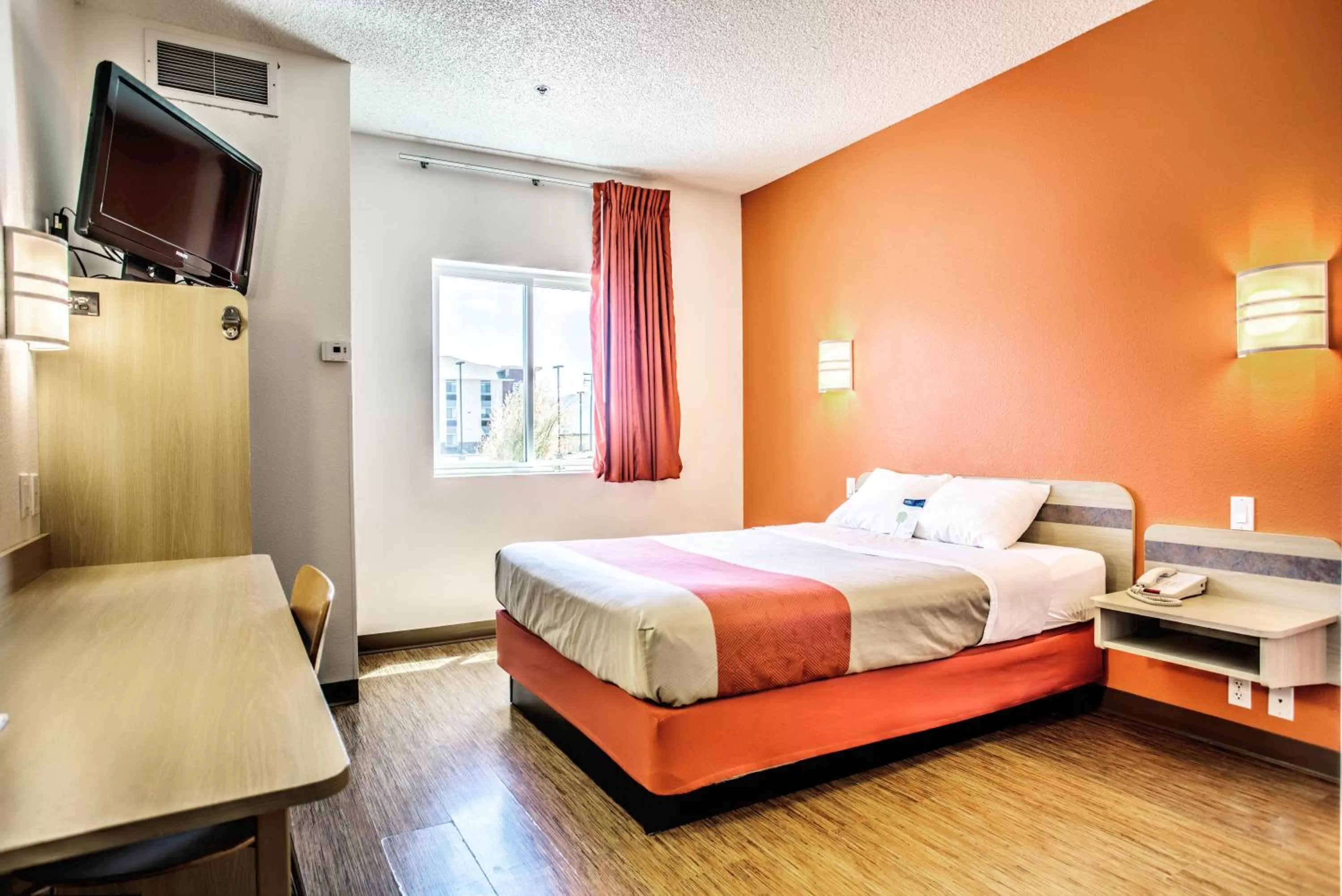 Photo of the whole room, Bed in Motel 6-Missoula, MT