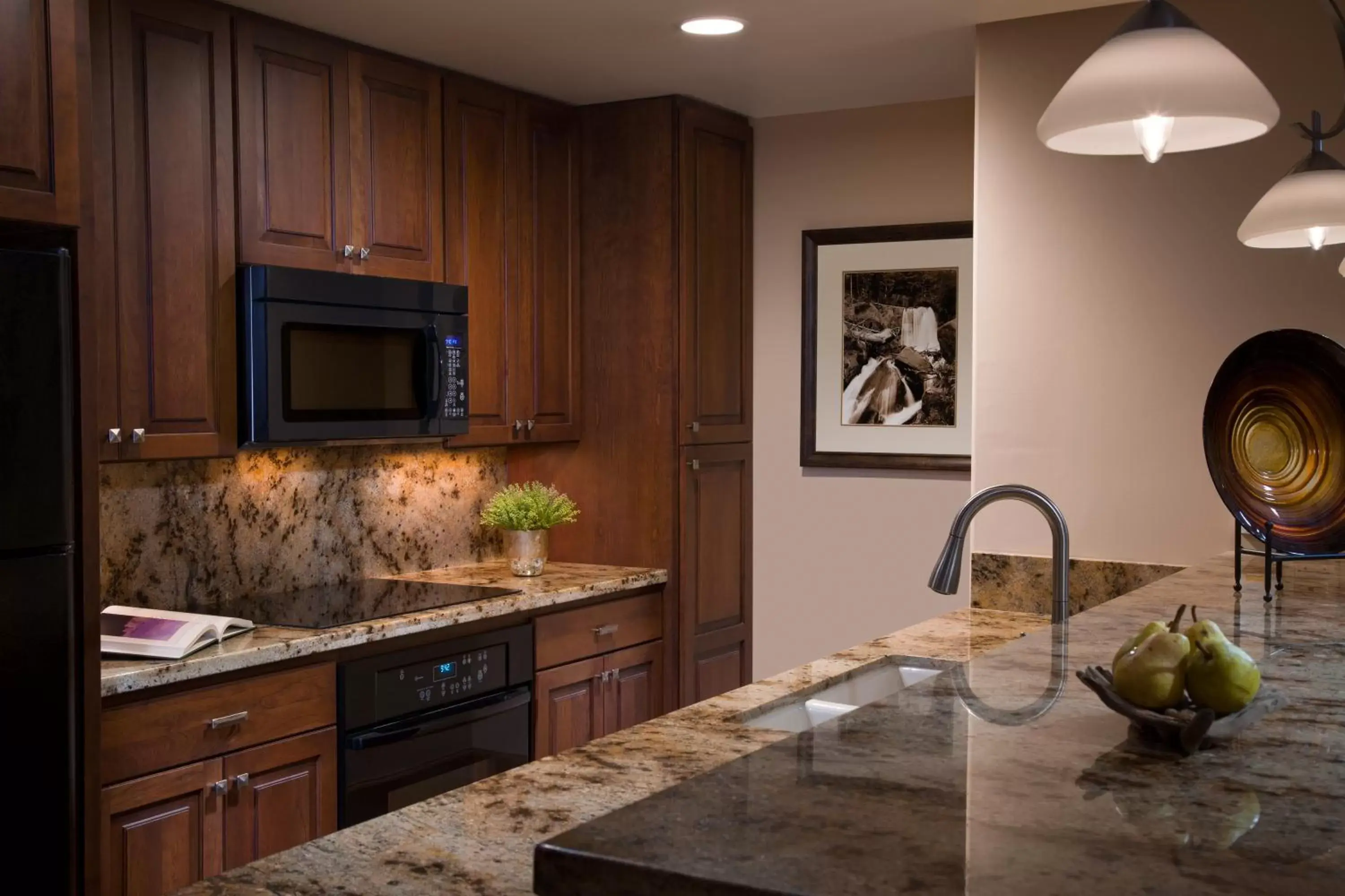 Kitchen/Kitchenette in Garden of the Gods Club & Resort