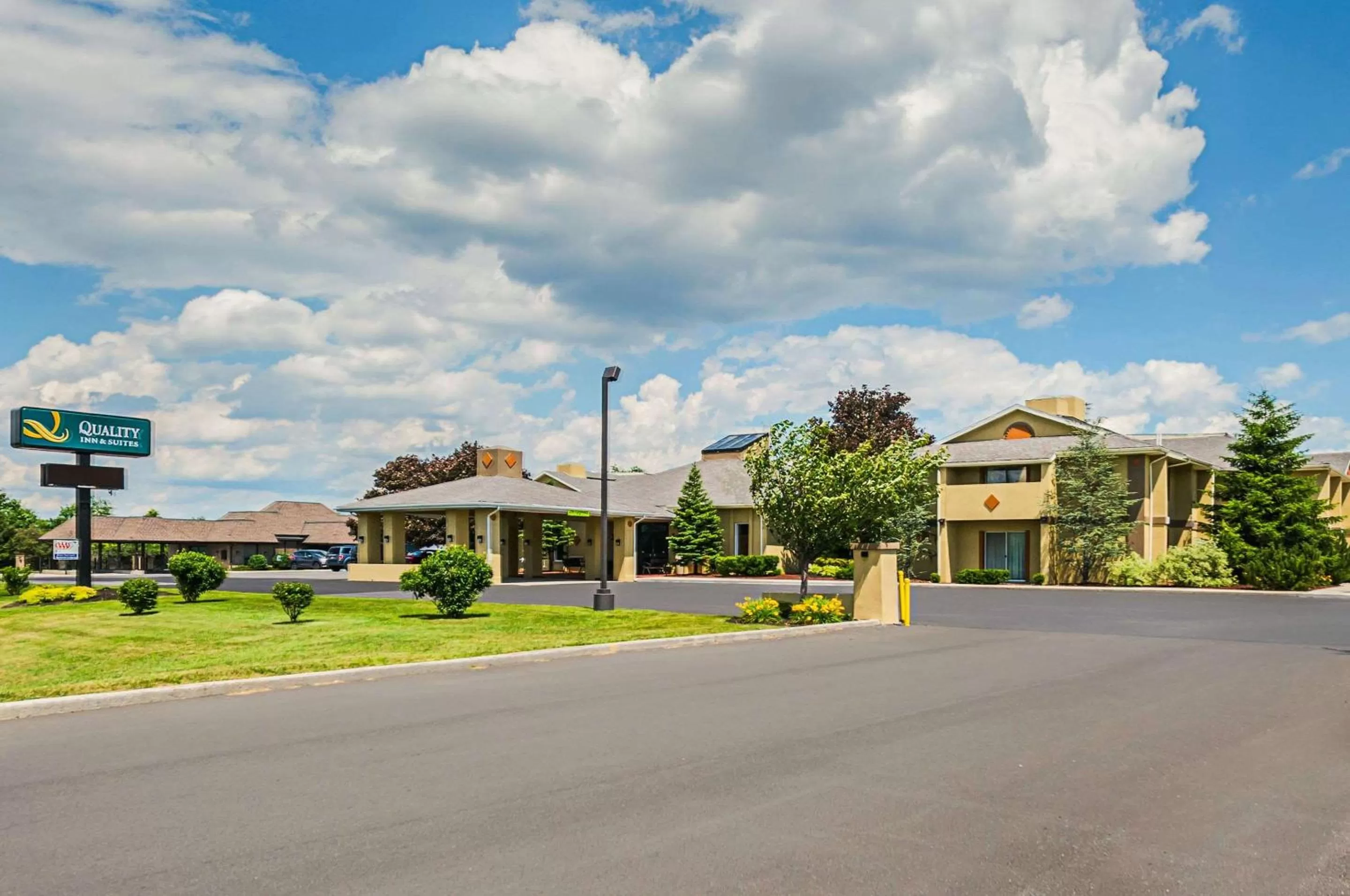 Property building in Quality Inn & Suites Frostburg-Cumberland