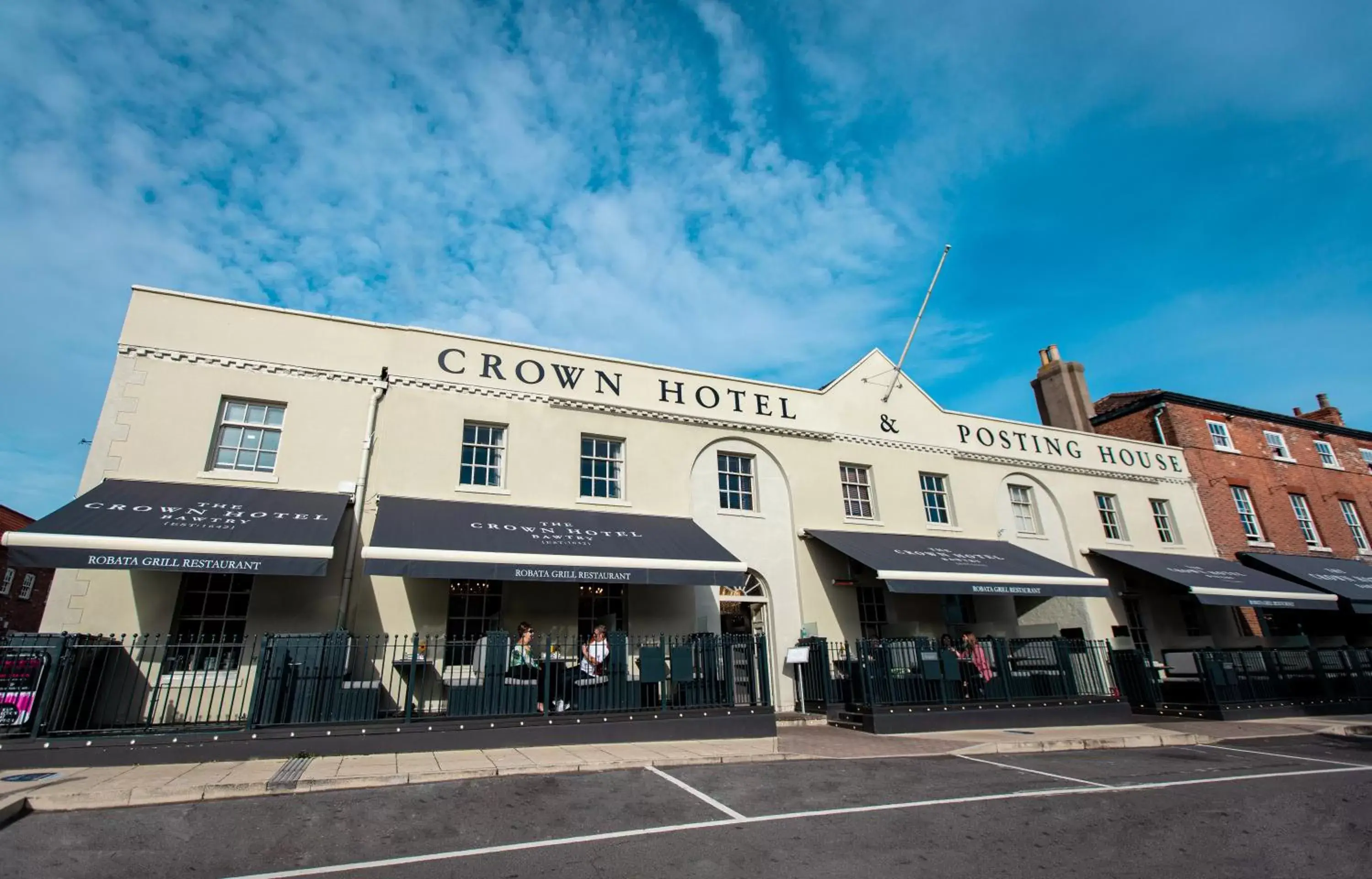 Property Building in The Crown Hotel Bawtry-Doncaster