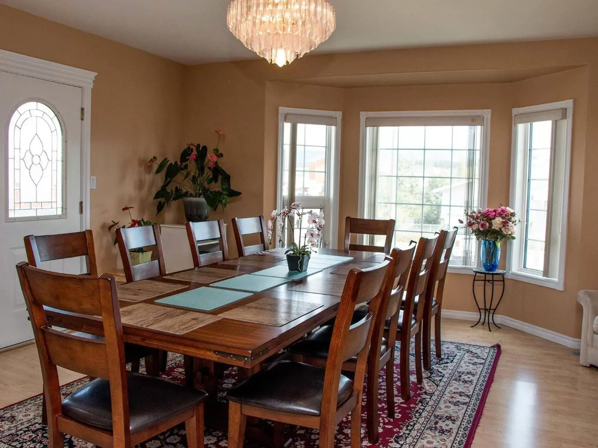 Dining Area in Midnight Sun Inn