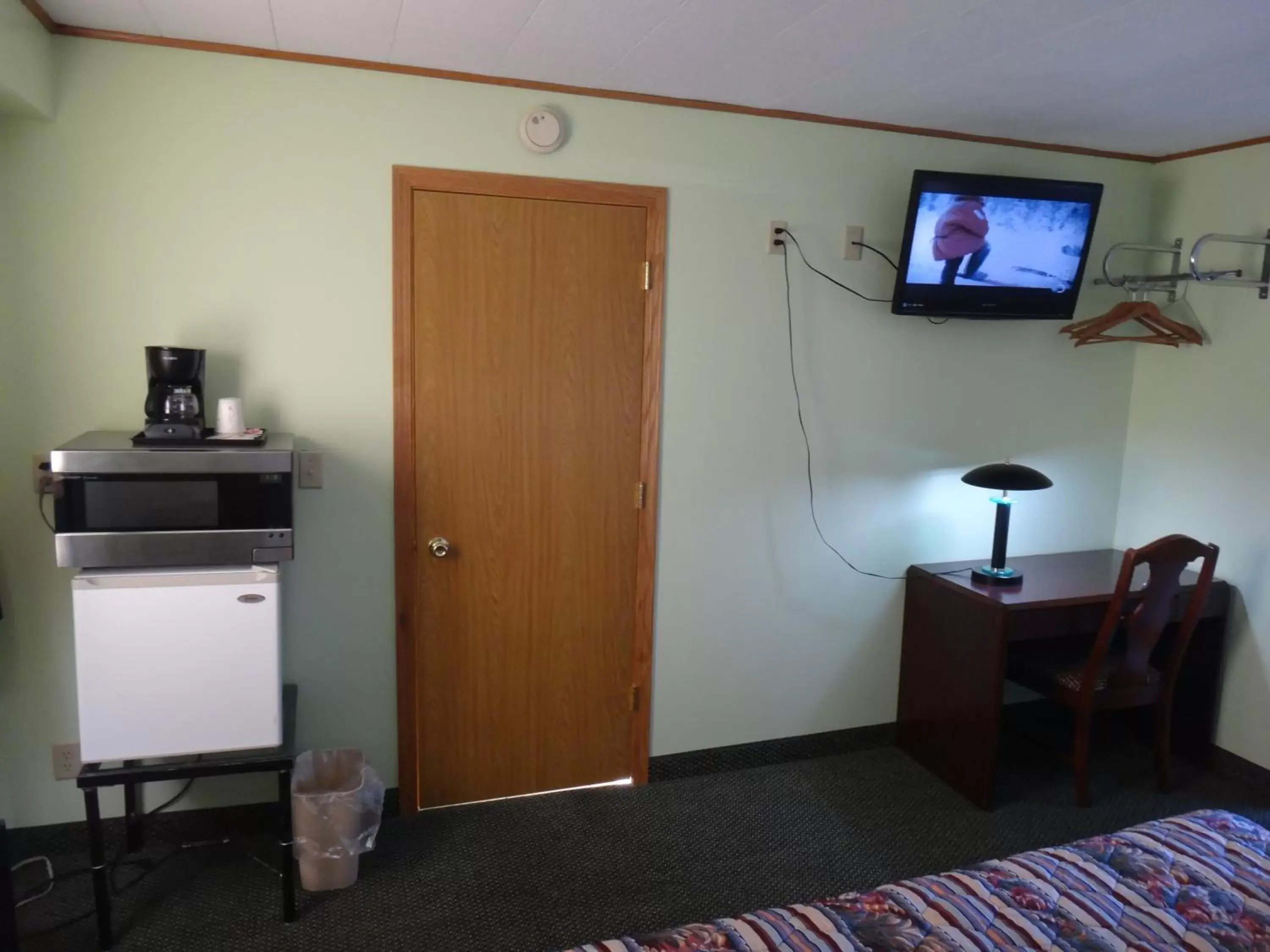 TV/Entertainment Center in Pine Ridge Motel