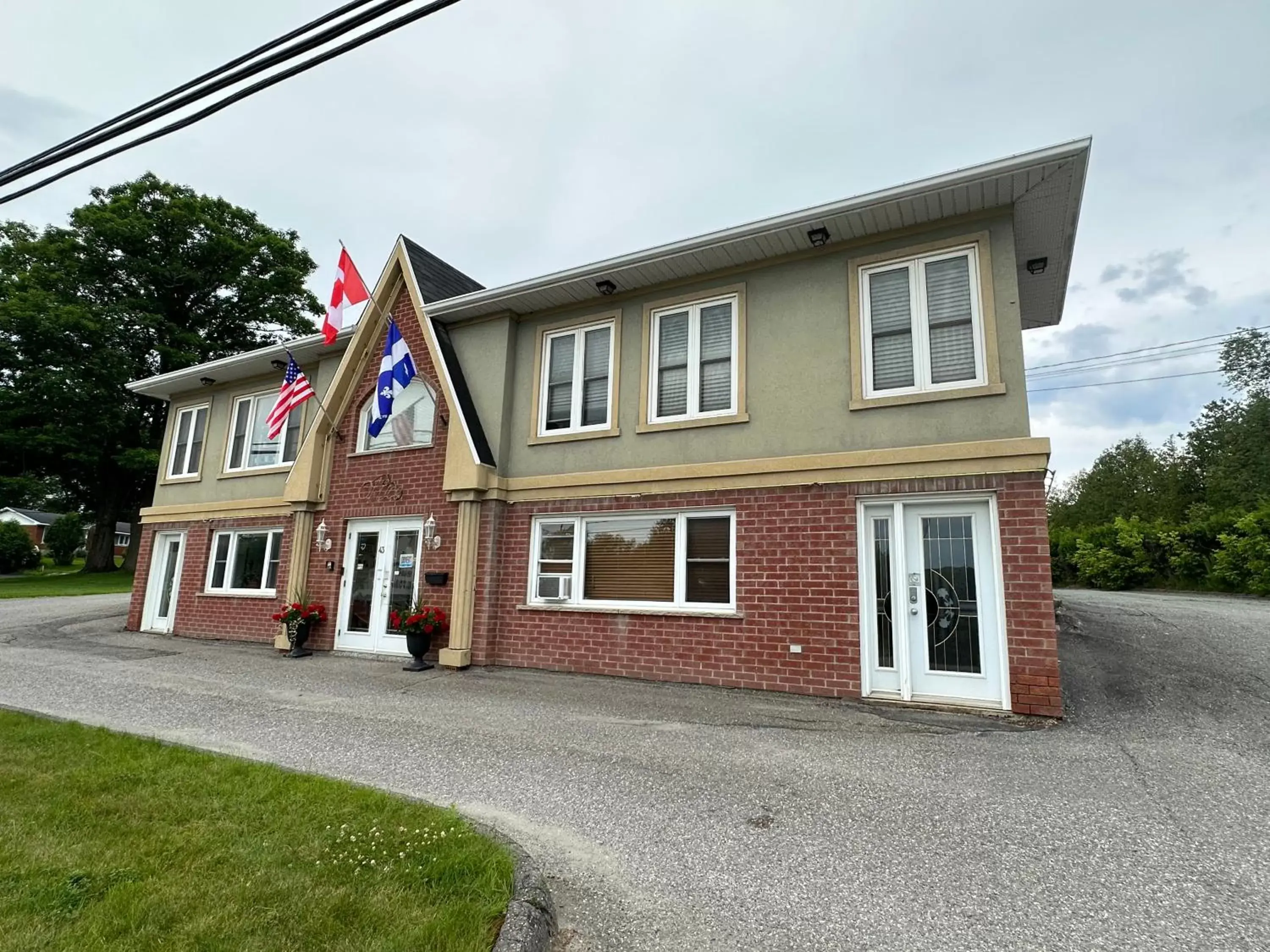 Property Building in Motel Le Refuge