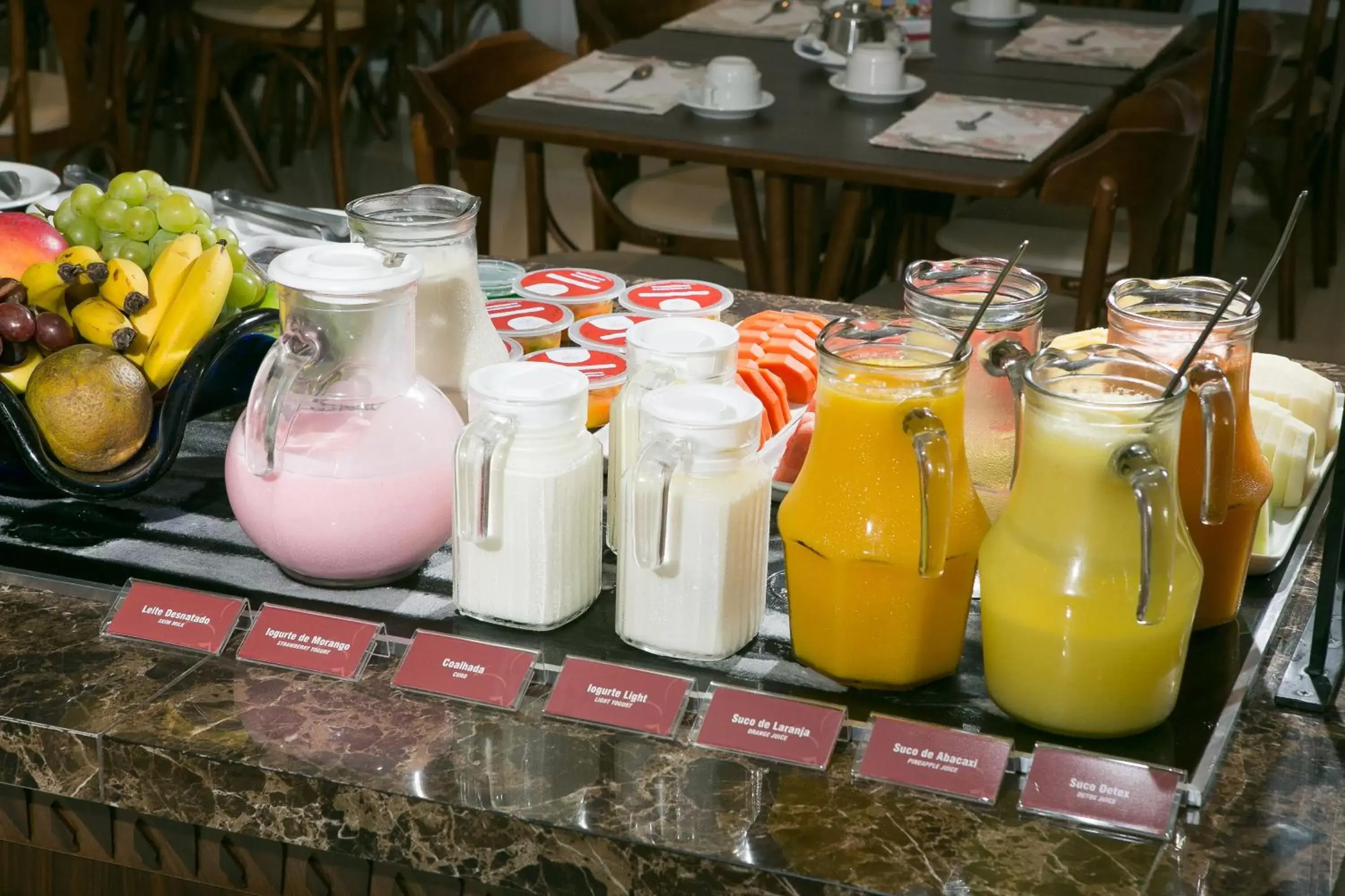 Continental breakfast in Lizon Curitiba Hotel