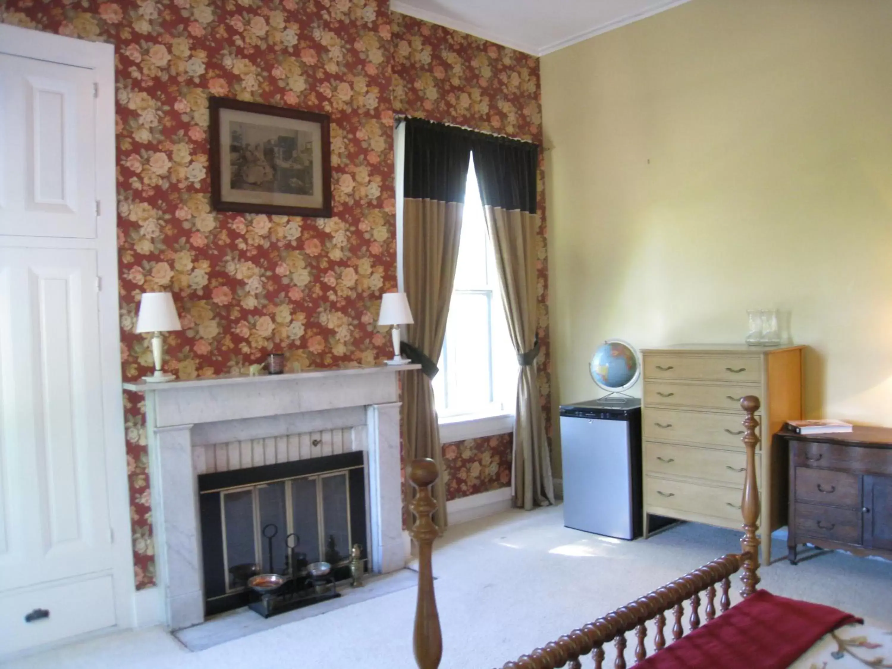 Decorative detail, TV/Entertainment Center in Allegheny Street Bed & Breakfast