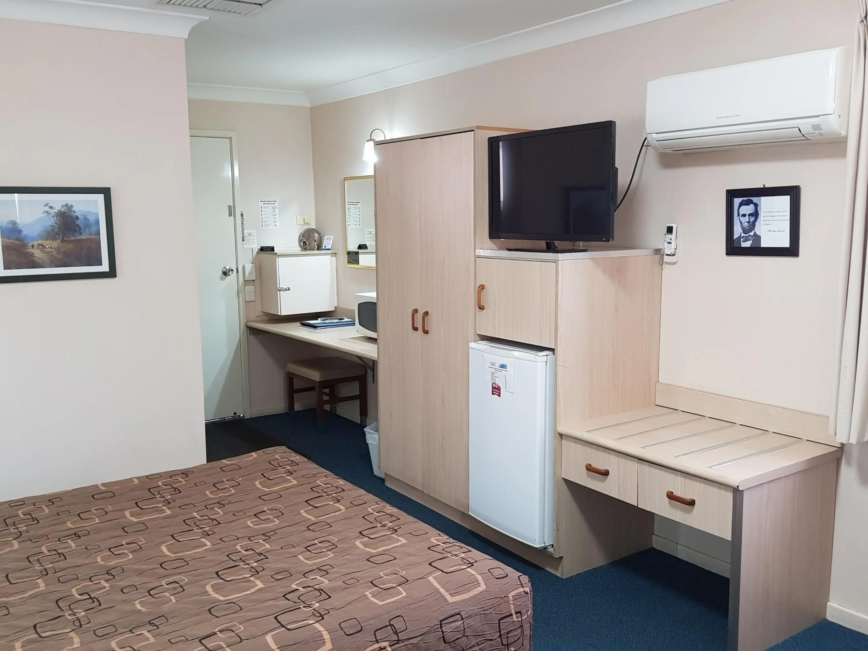 Other, Bed in Abraham Lincoln Motel