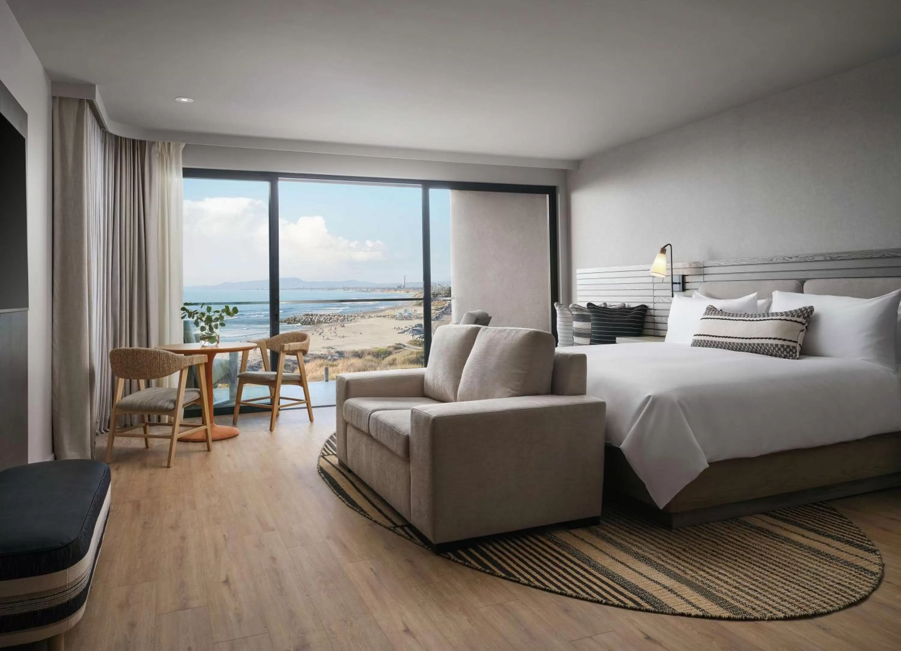 Bed in Alila Marea Beach Resort Encinitas, a Hyatt Resort