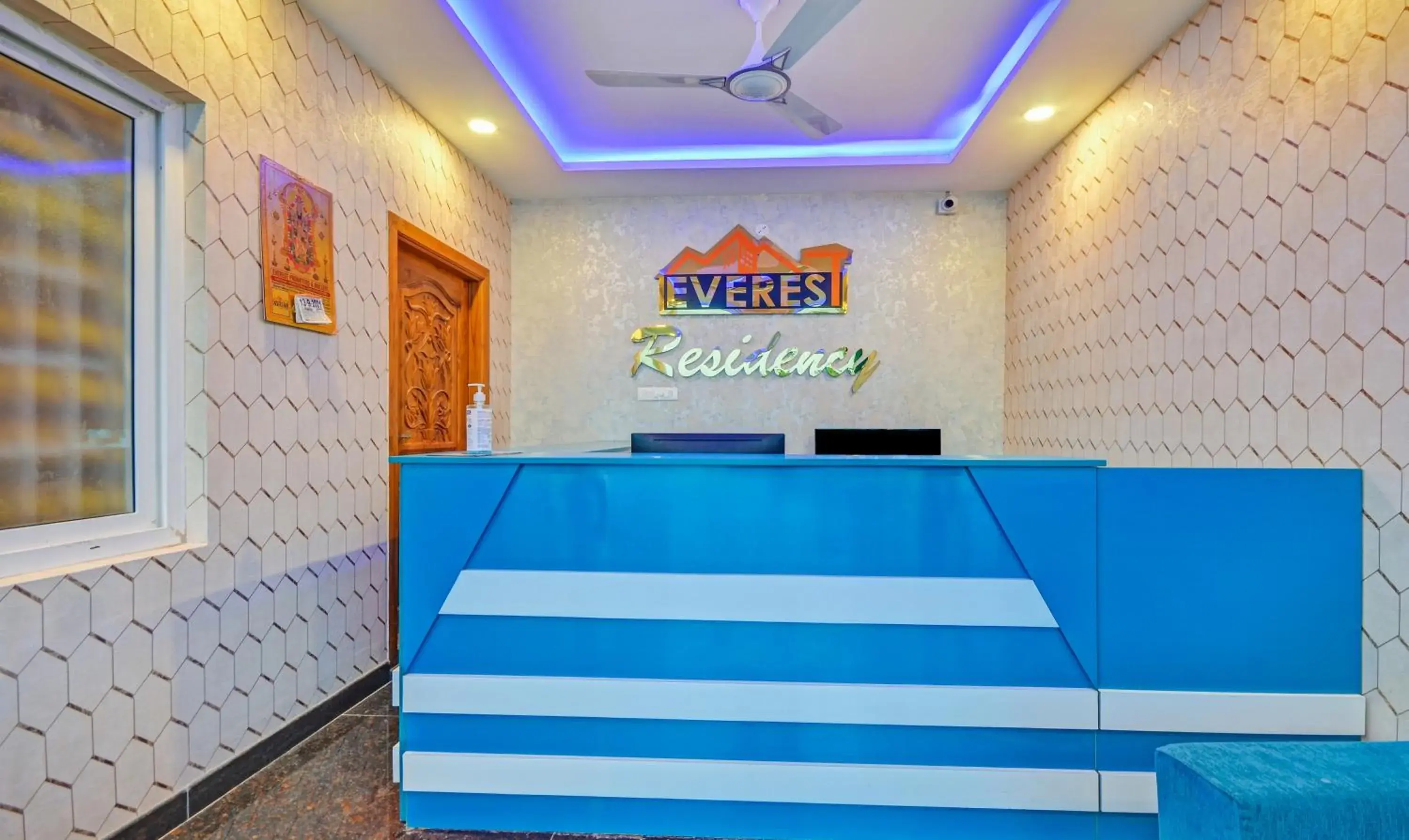 Lobby or reception in Treebo Trend Everest Residency Tidel Park