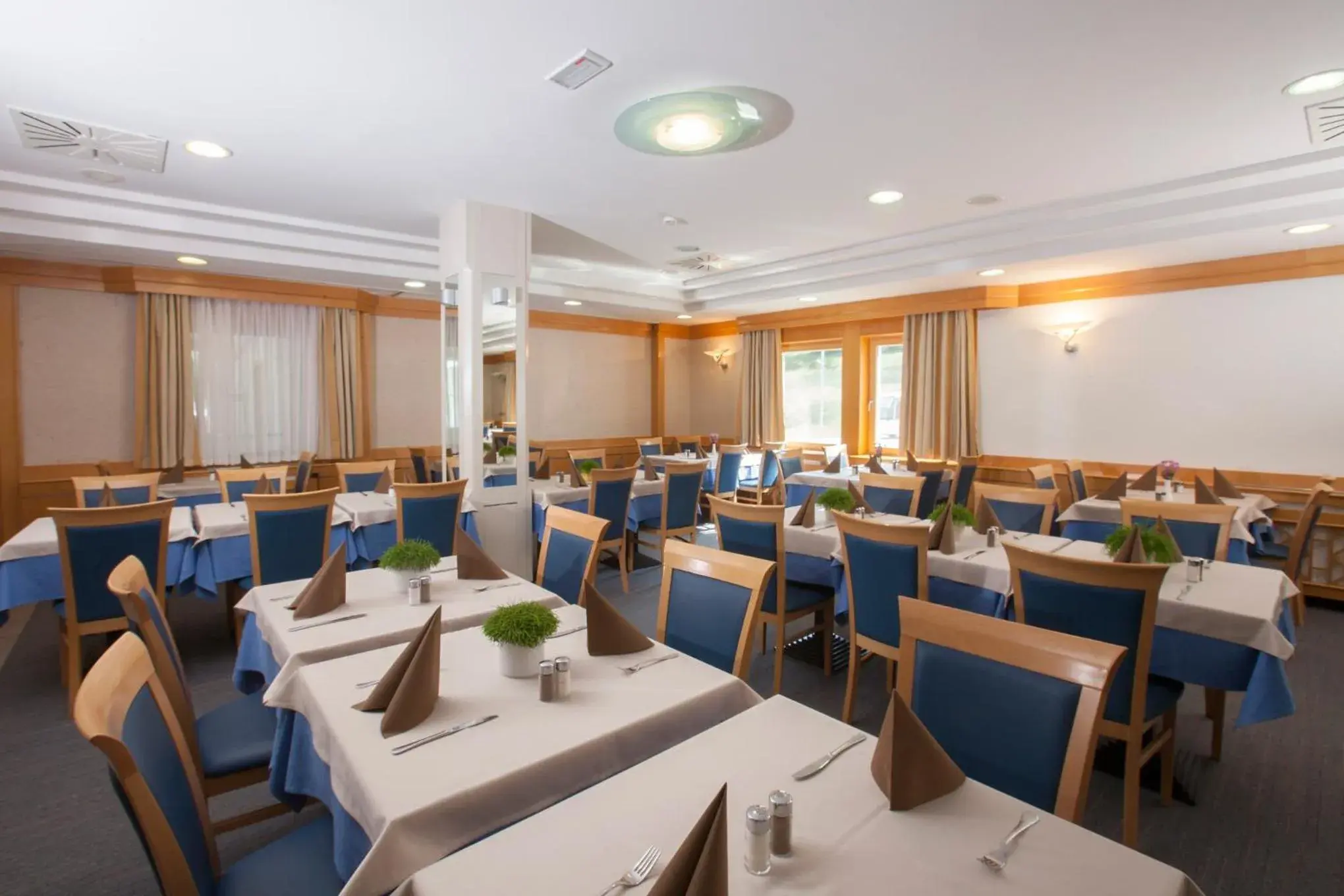 Restaurant/Places to Eat in Hotel Jezero