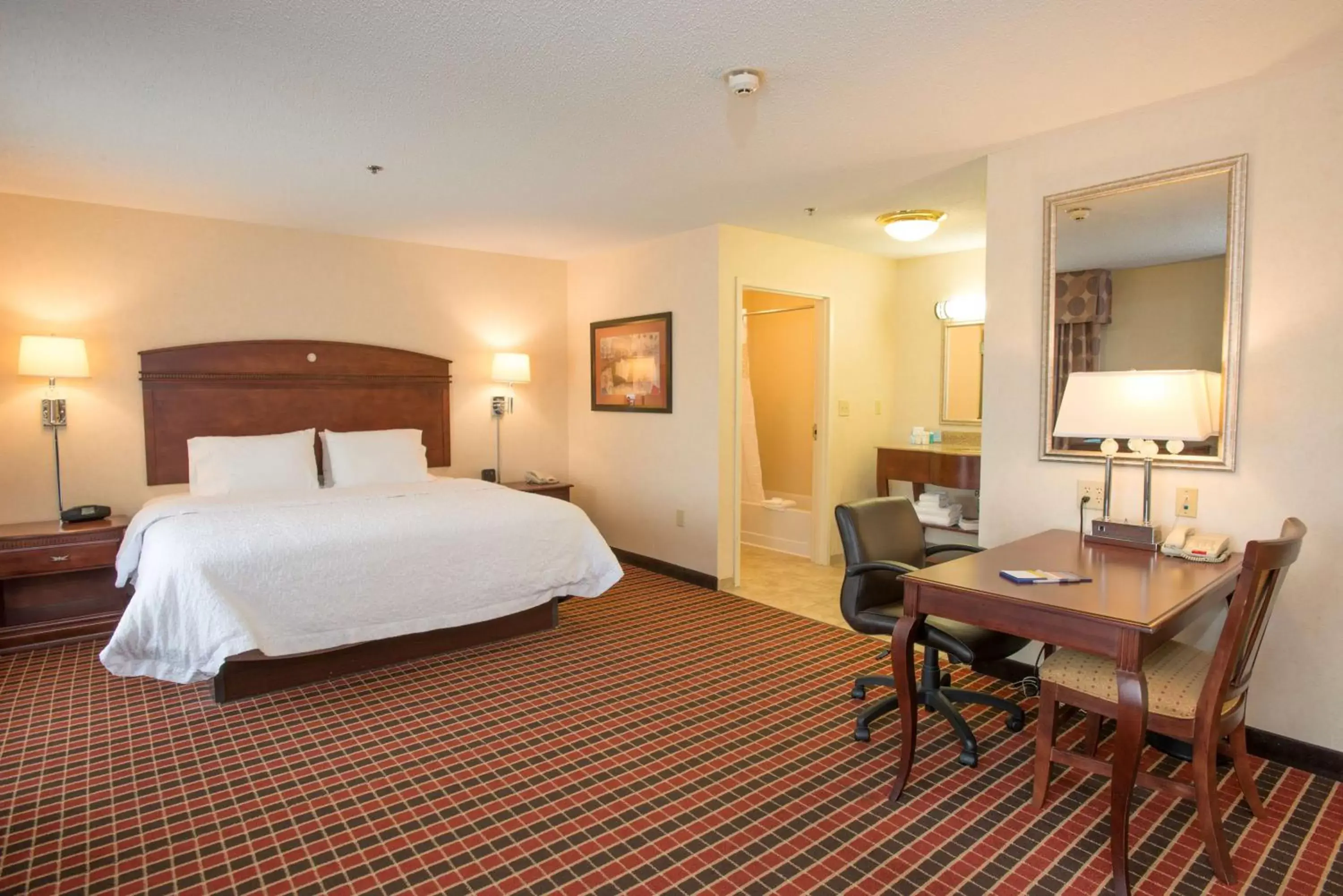 Bedroom in Hampton Inn & Suites Dayton-Airport