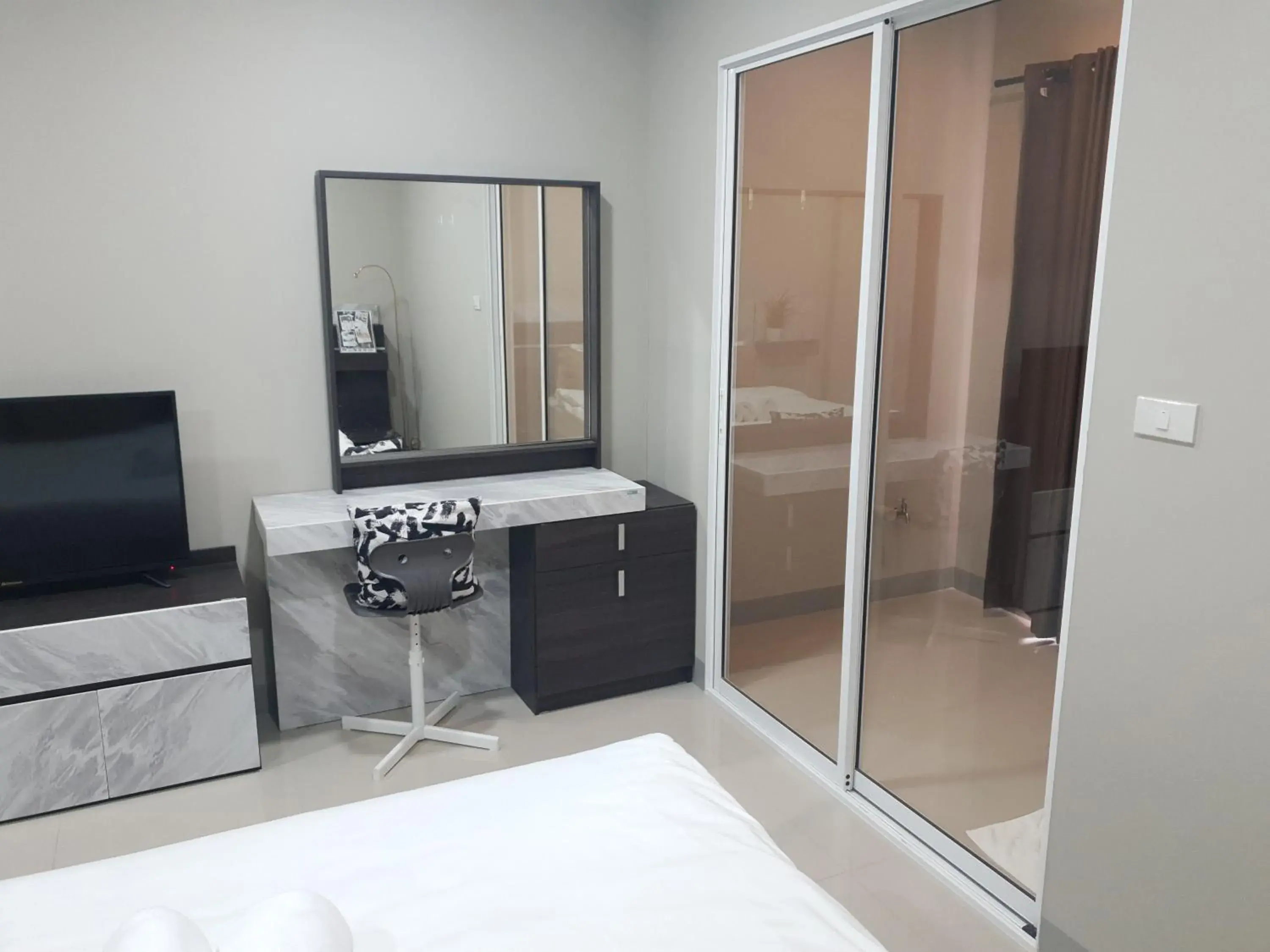 Communal lounge/ TV room, Bathroom in iResidence Hotel Pathumthani