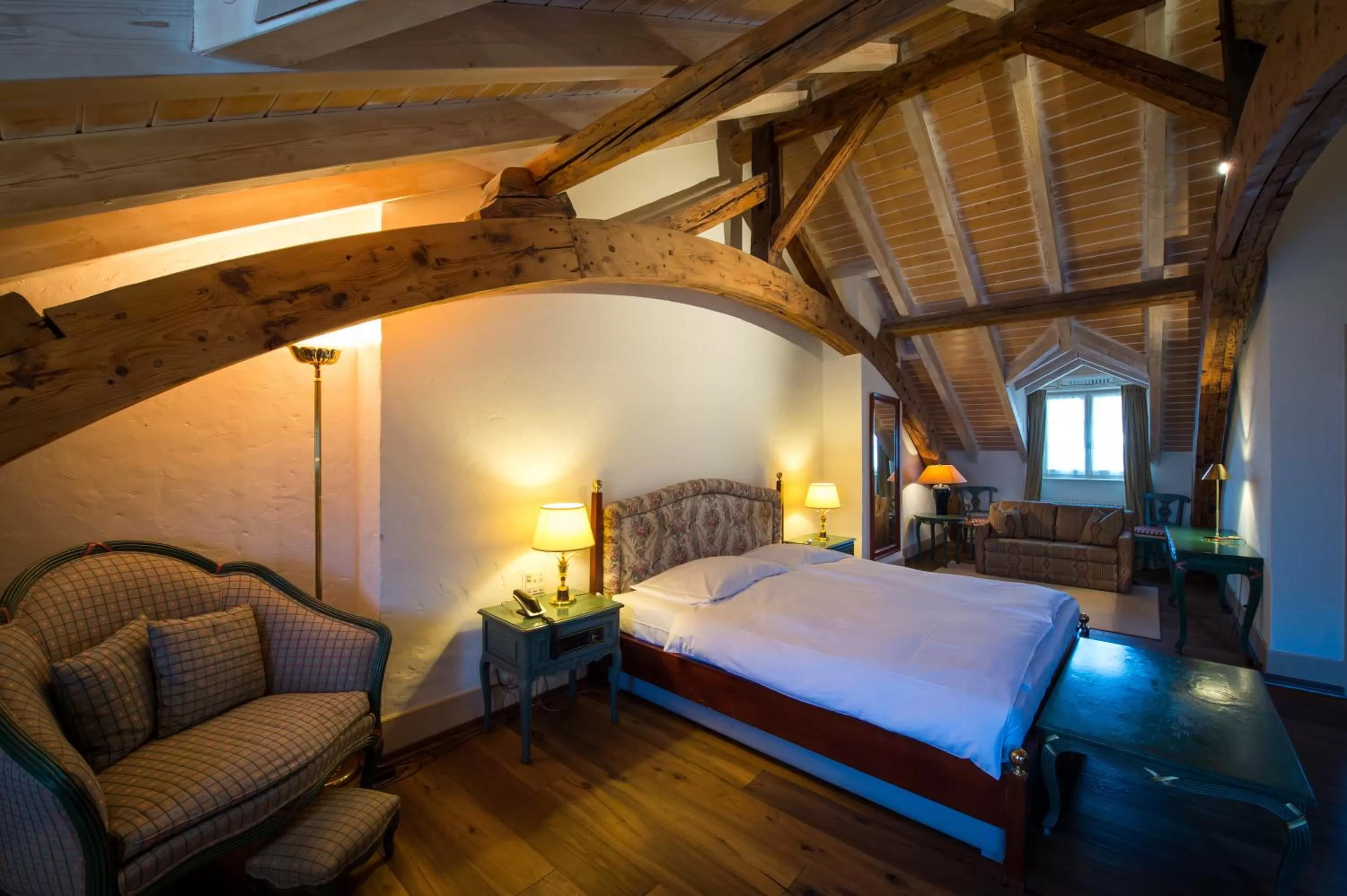 Photo of the whole room, Bed in Auberge du Raisin