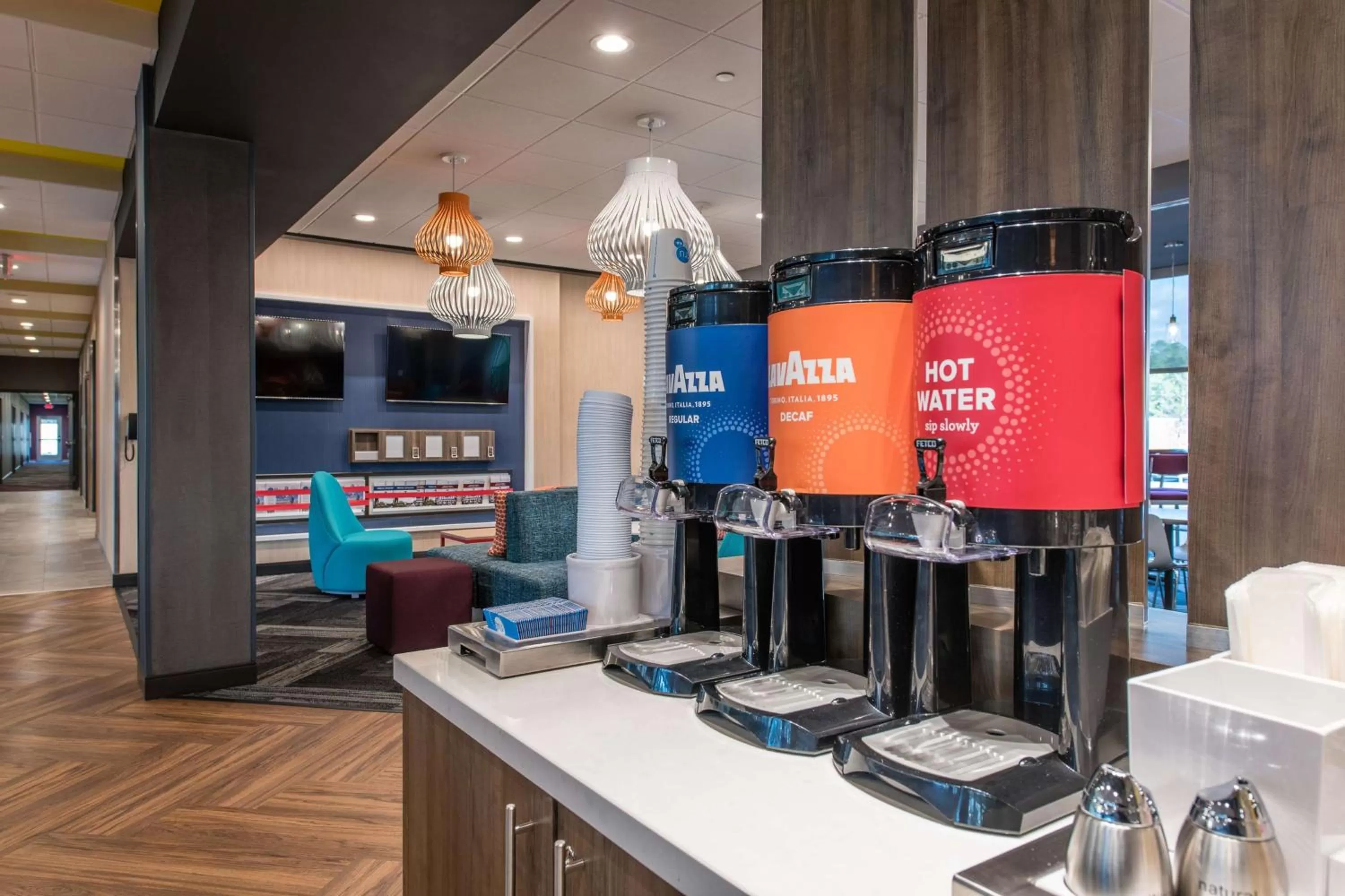 Dining area in Tru by Hilton Fayetteville I-95