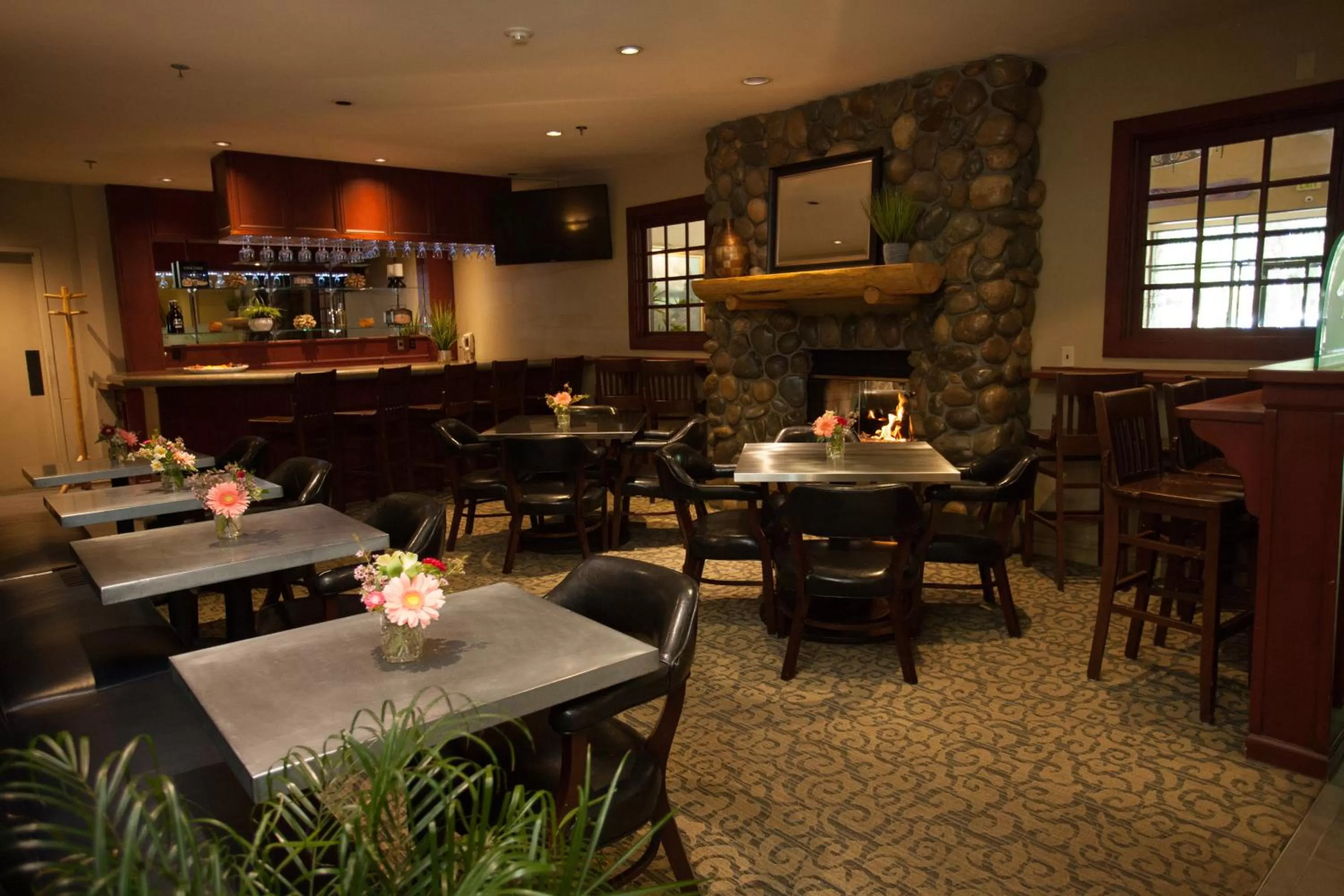 Lounge or bar in Forest Suites Resort at the Heavenly Village