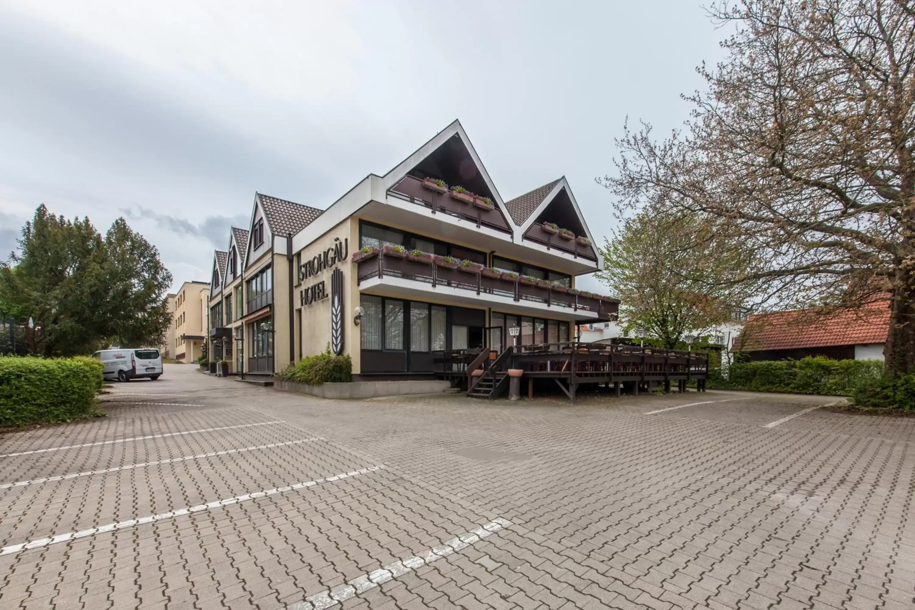 Facade/entrance, Property Building in Novum Hotel Strohgäu