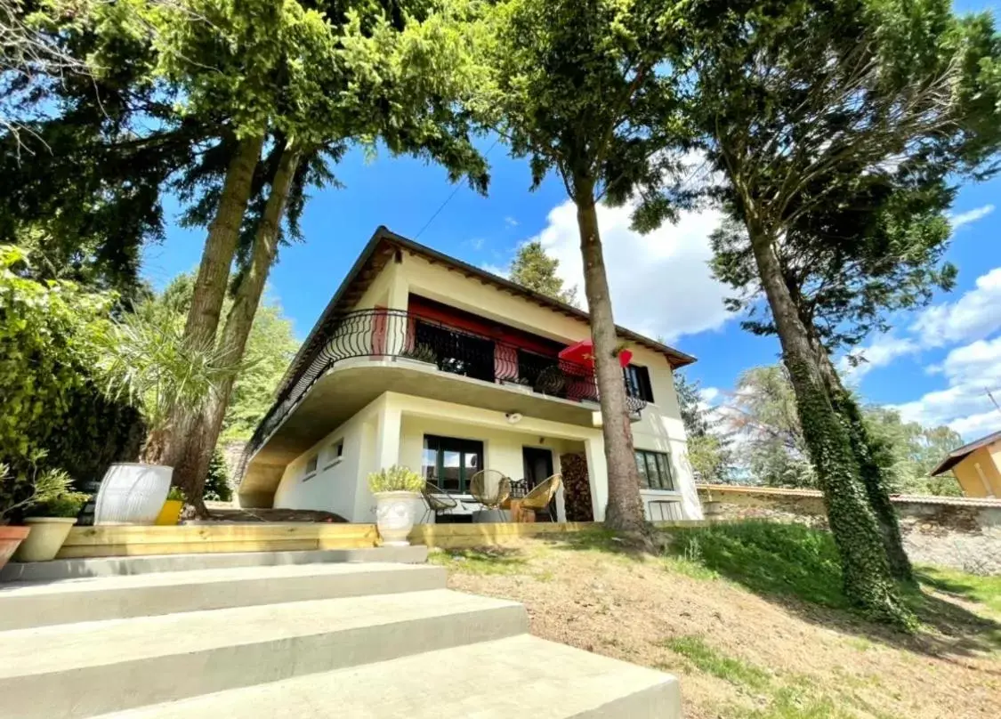 Property Building in La Madeleine