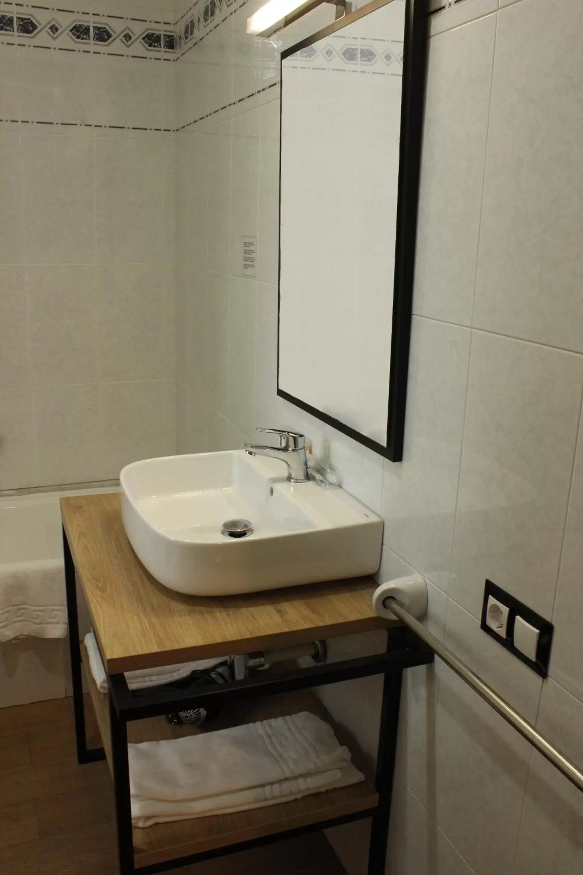 Bathroom in Hotel Torres Manlleu