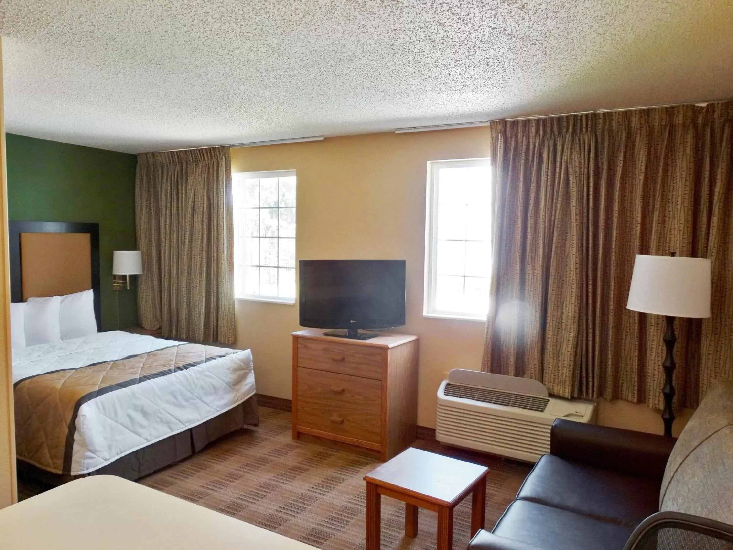 Bed in Extended Stay America Suites - Philadelphia - Malvern - Swedesford Rd
