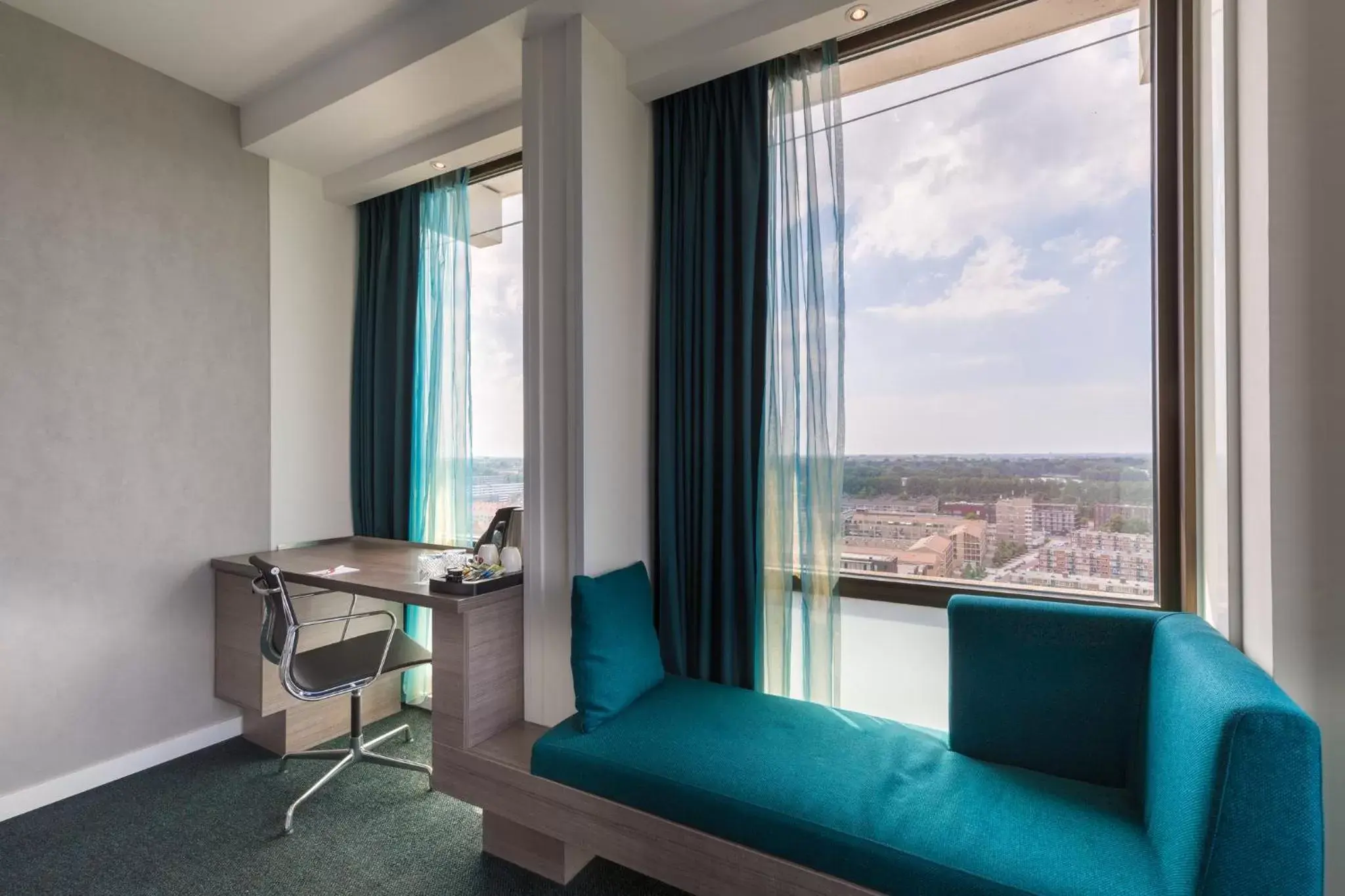 Bedroom, Seating Area in Leonardo Hotel Amsterdam Rembrandtpark