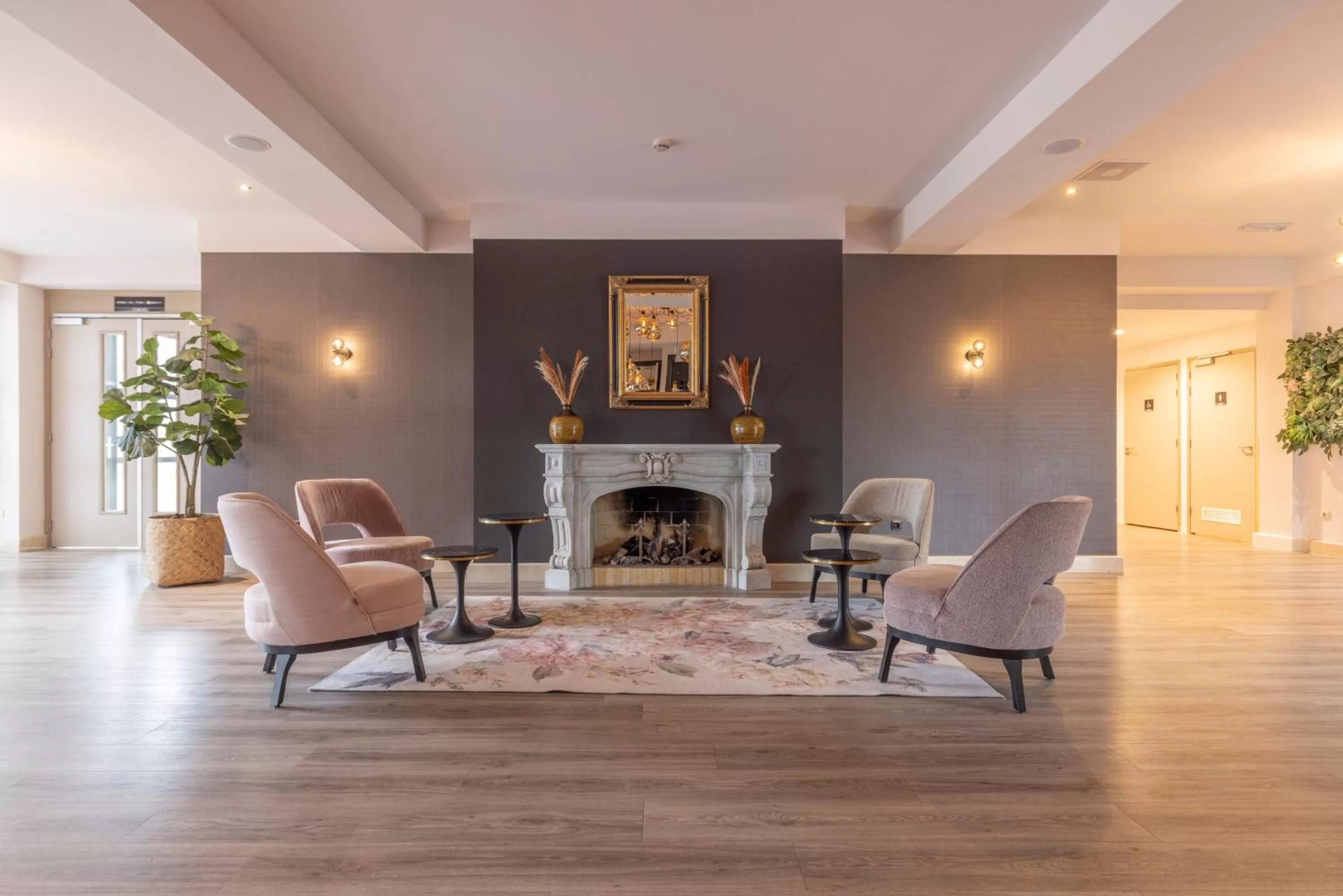 Seating area in Fletcher Familiehotel De Hunzebergen
