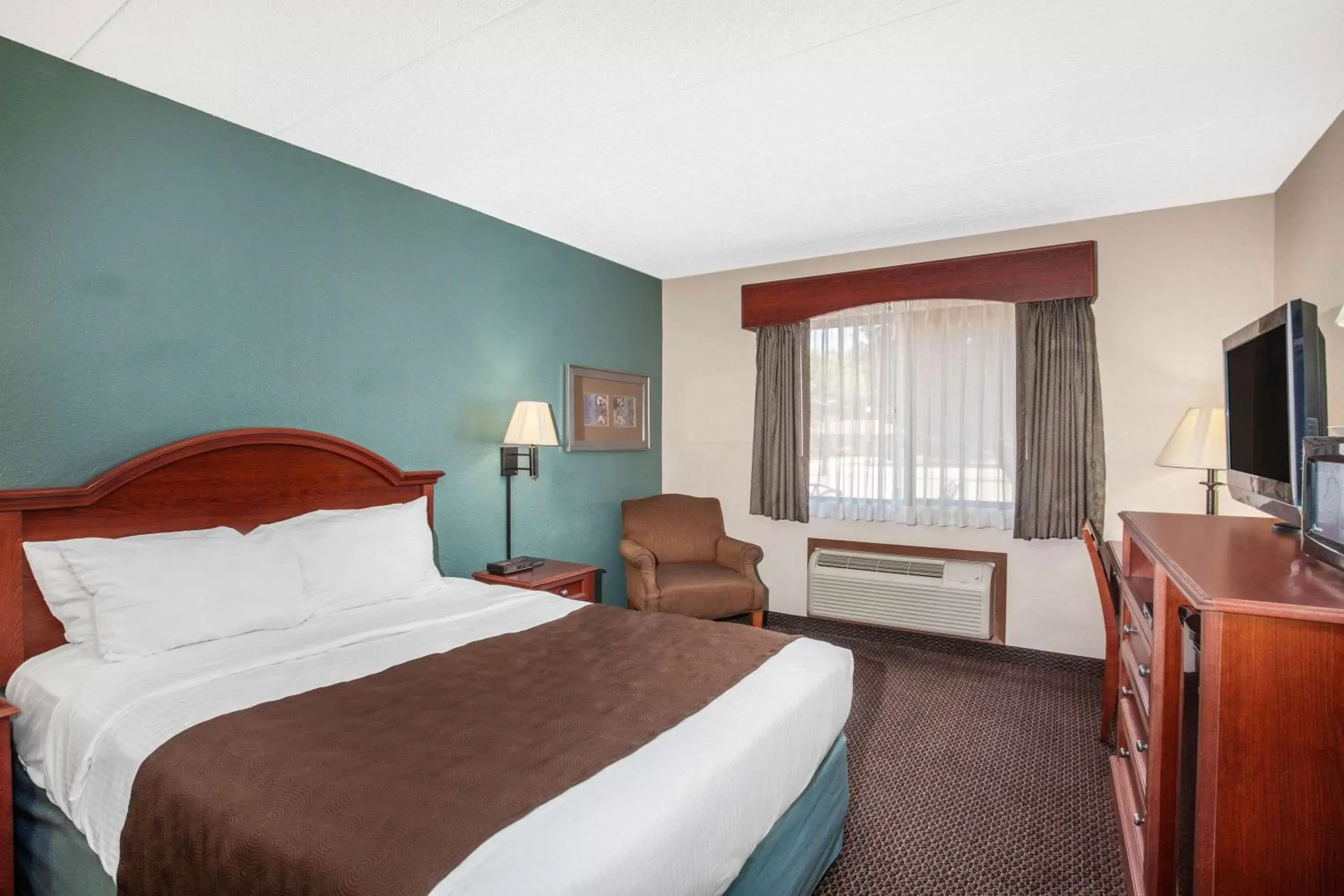 Photo of the whole room, Bed in AmericInn by Wyndham St. Peter