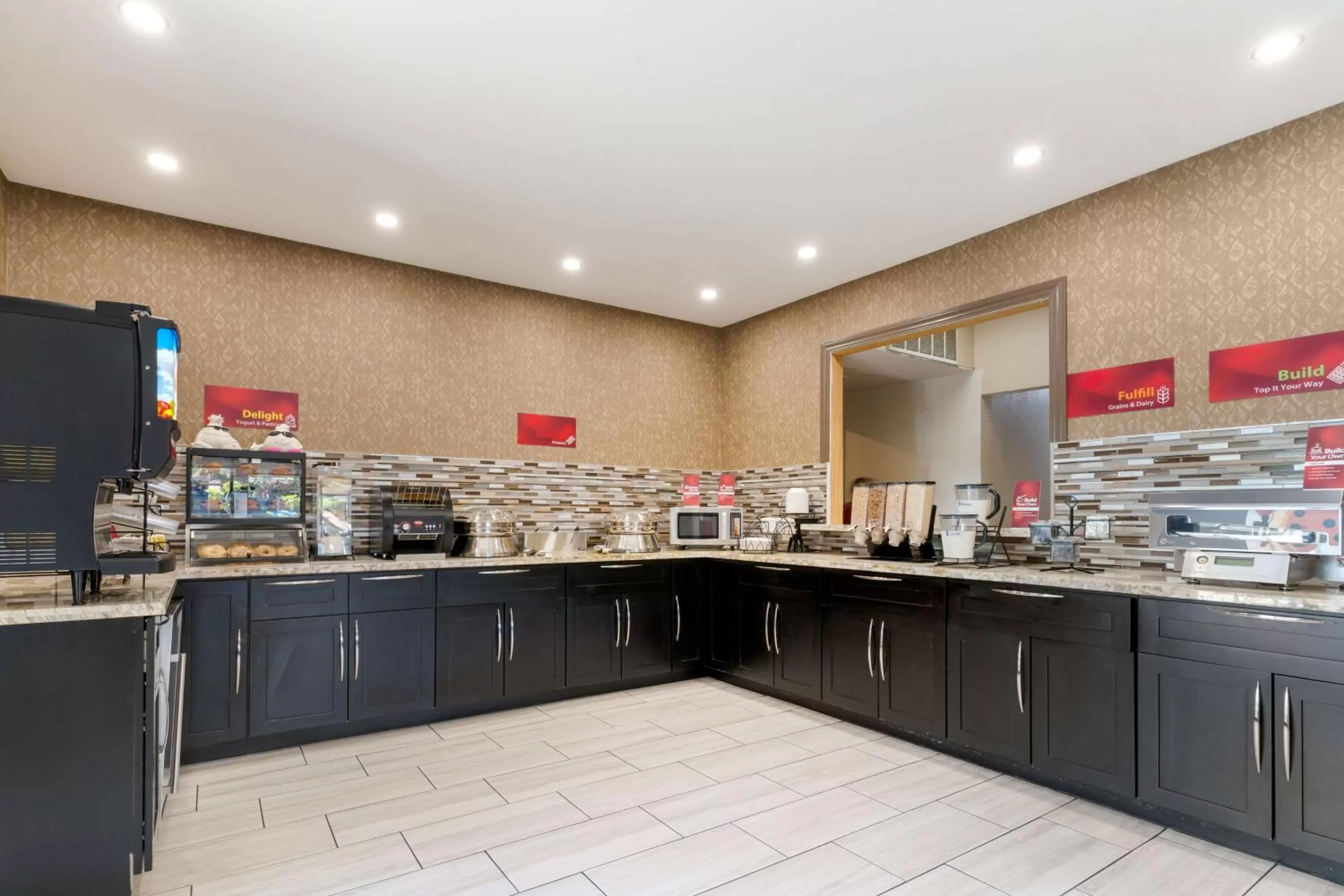 Breakfast in Best Western Plus Forest Park Inn