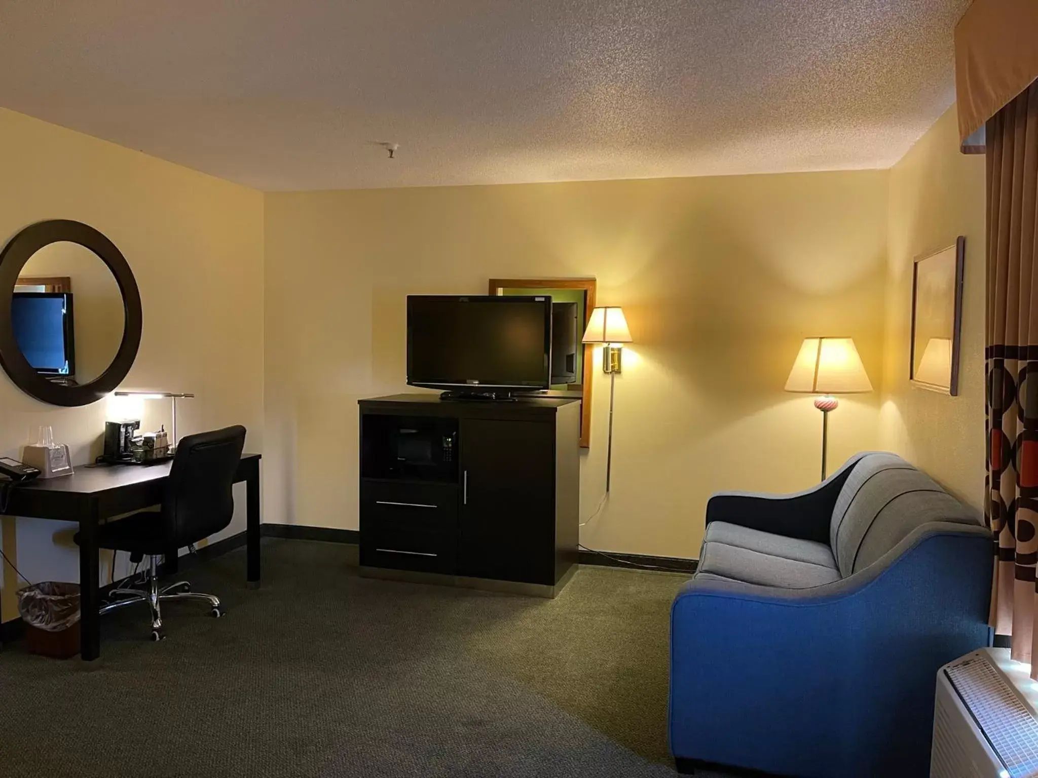TV/Entertainment Center in Super 8 by Wyndham Colby