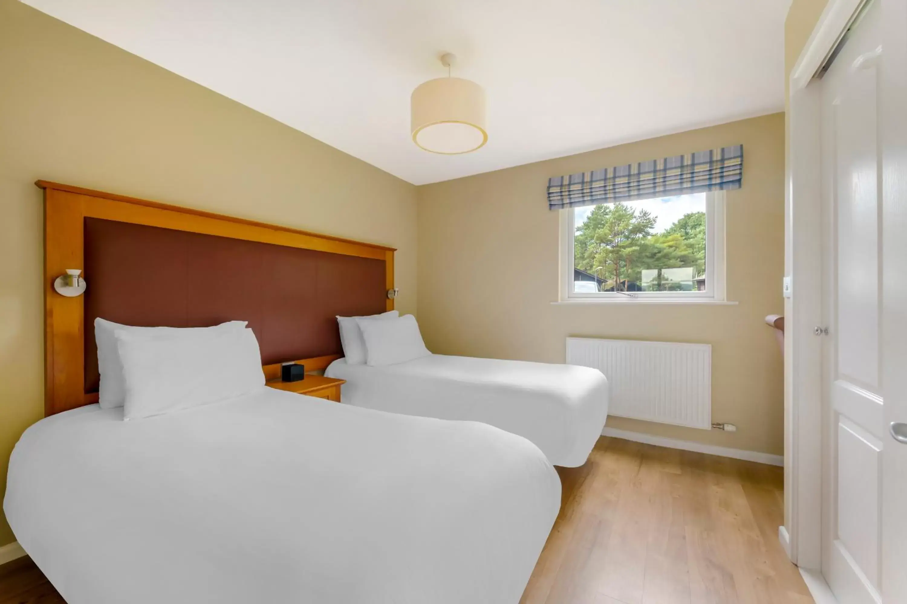 Bedroom, Bed in Pine Lake Resort Bedroom, Bed in Pine Lake Resort