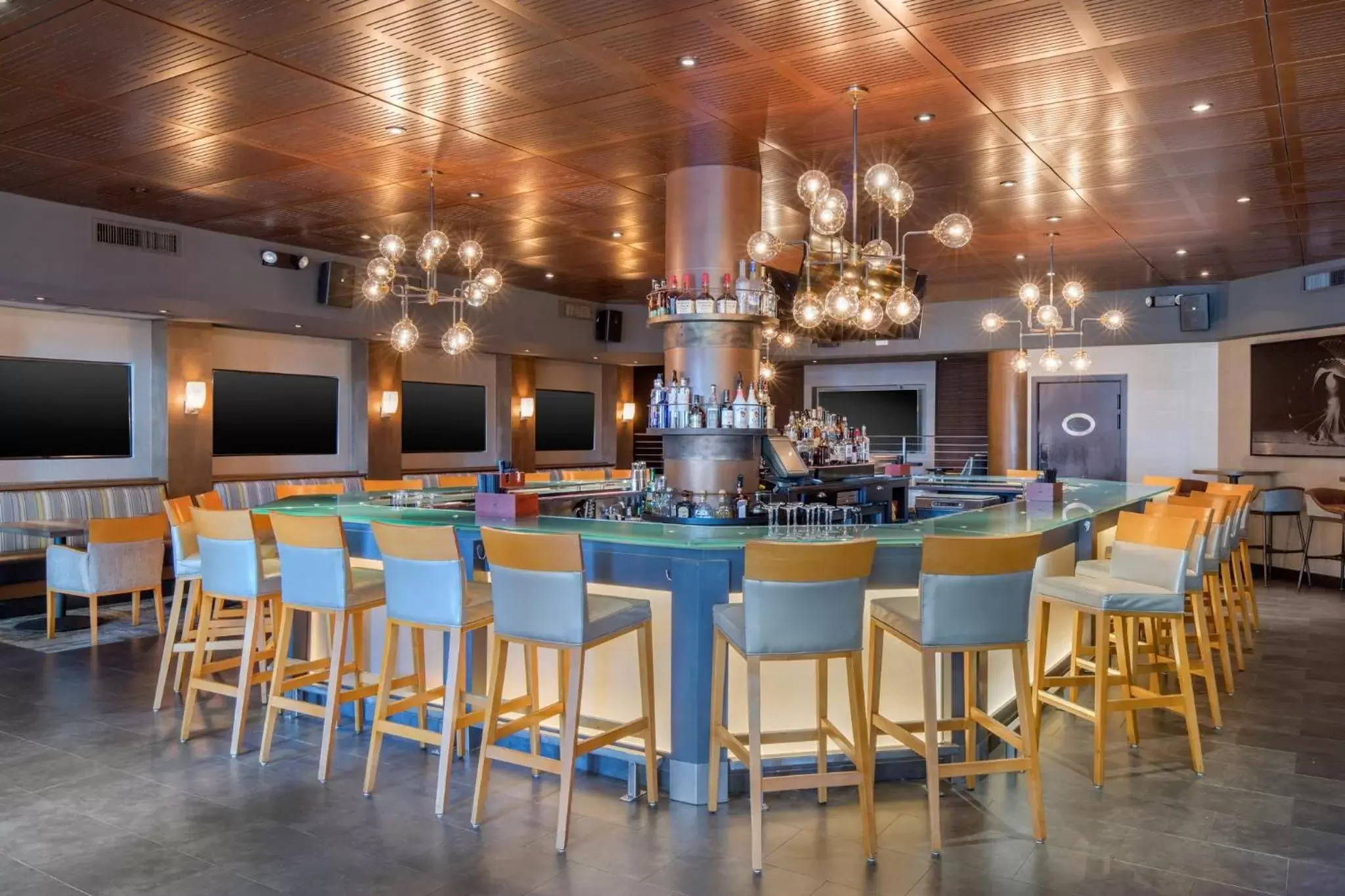 Lounge or bar in Omni Hilton Head Oceanfront Resort