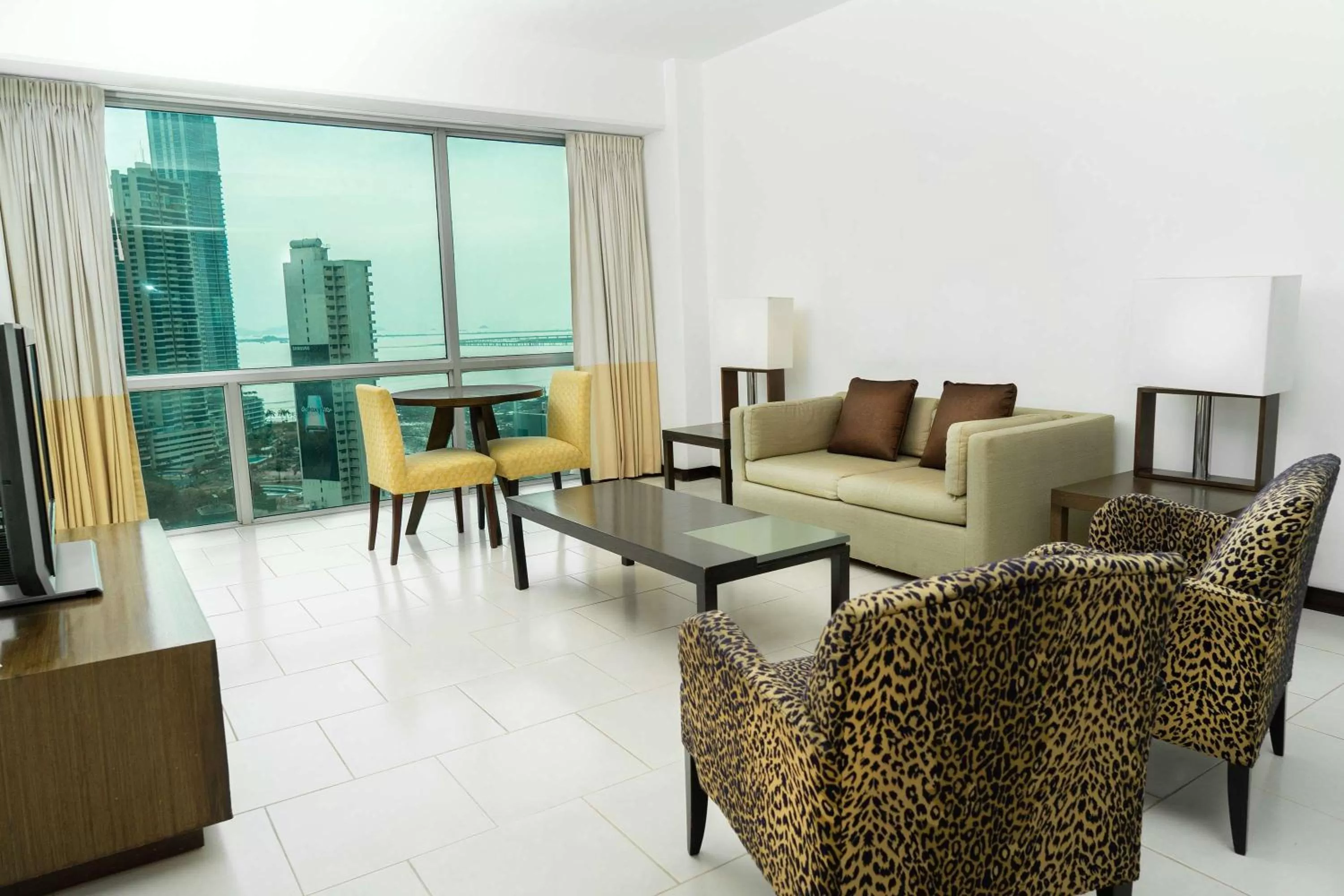 Photo of the whole room in Decapolis Hotel Panama City