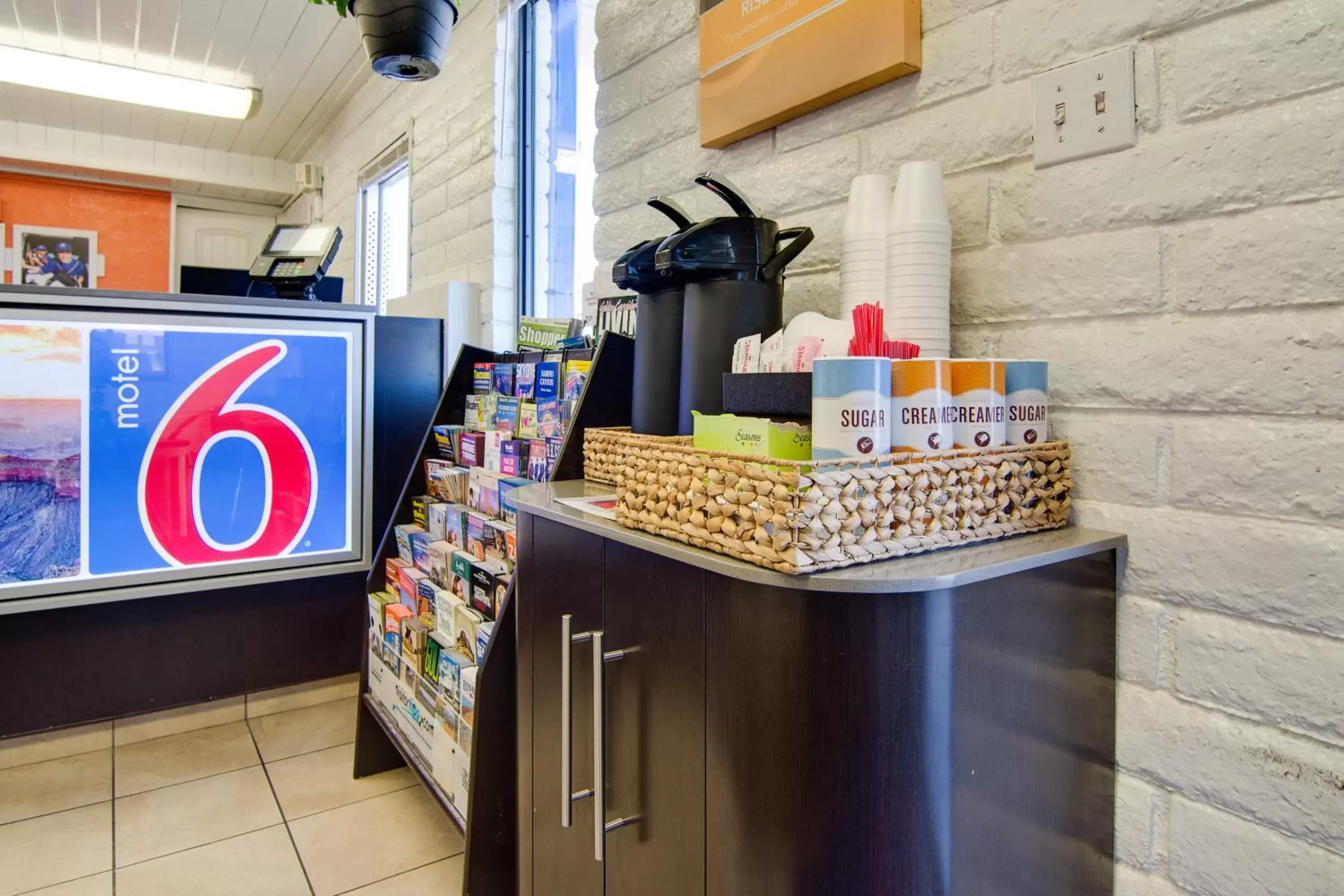 Lobby or reception, Lobby/Reception in Motel 6-Eloy, AZ - Casa Grande