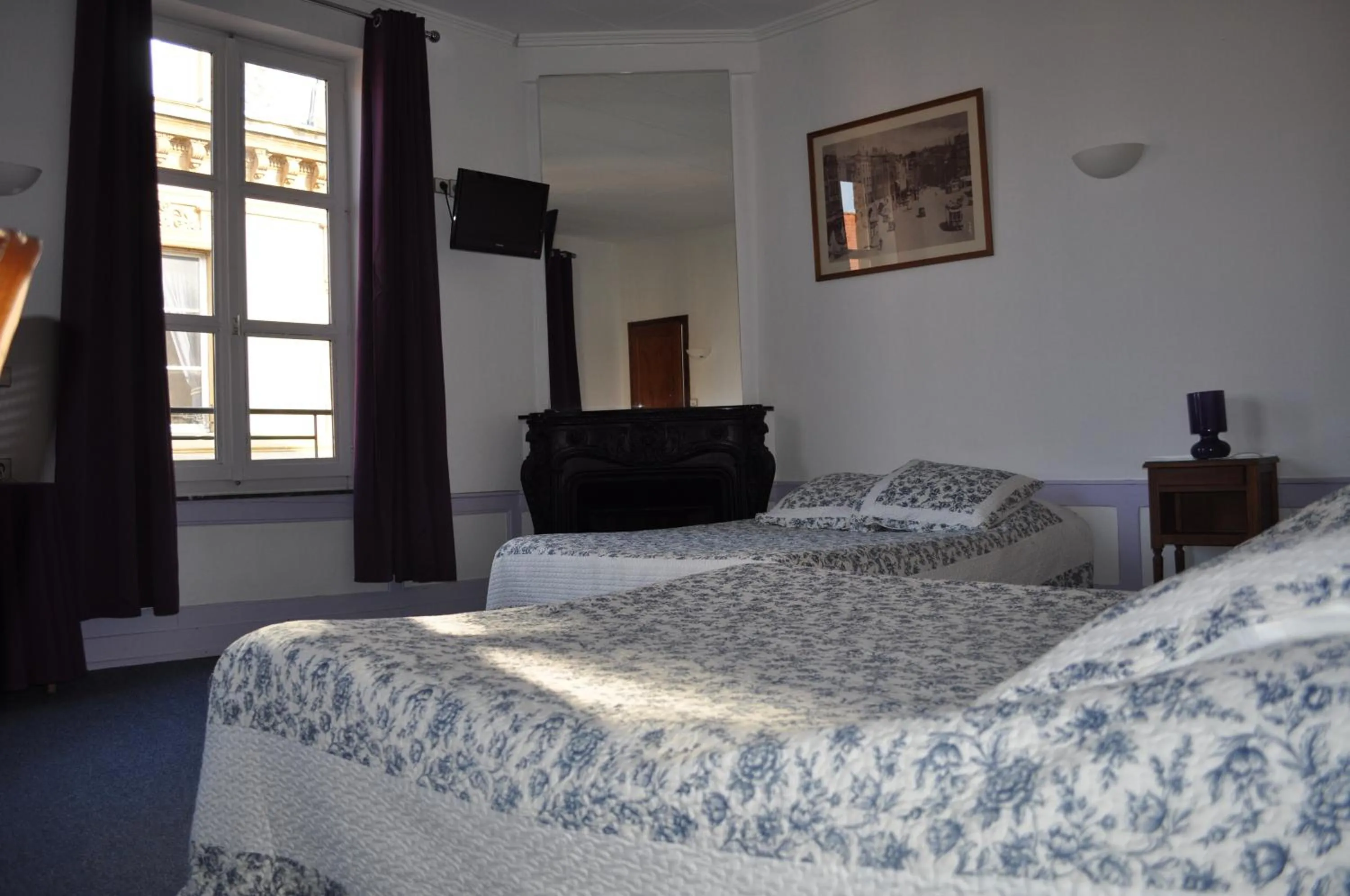 Photo of the whole room in Hôtel du Centre