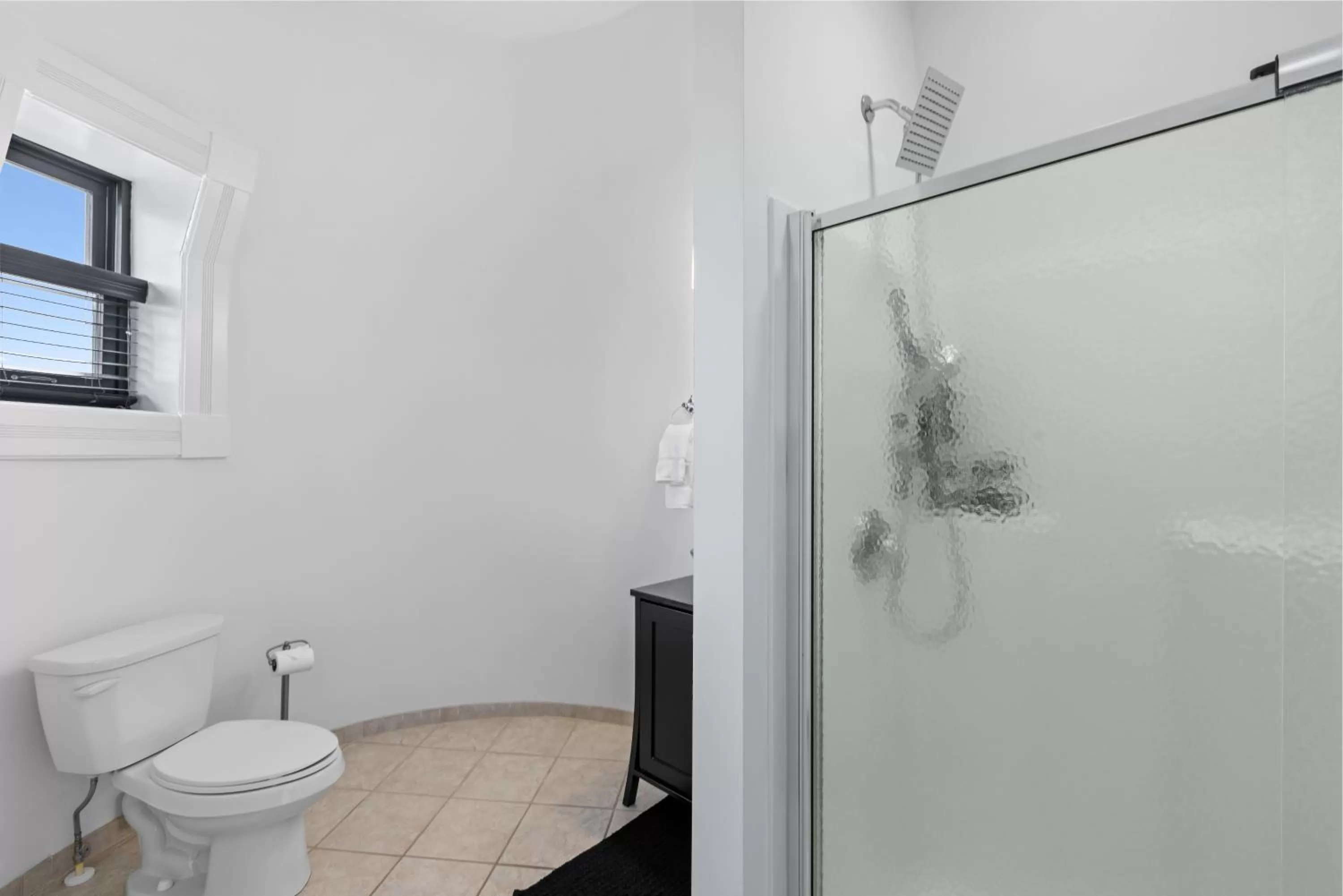 Shower, Bathroom in Brexton Hotel