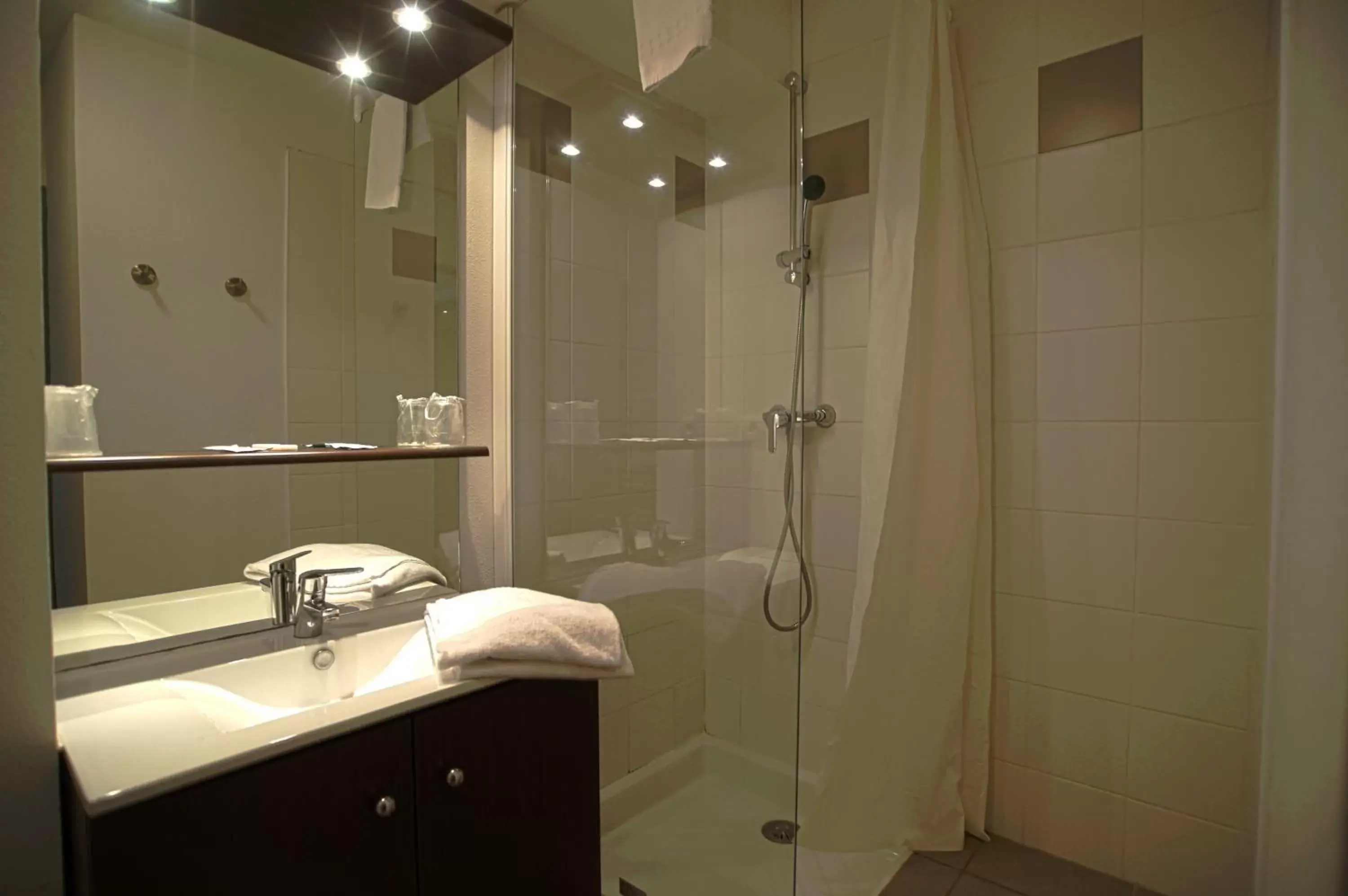 Bathroom in KOSY Appart'Hôtels - Campus Del Sol Esplanade