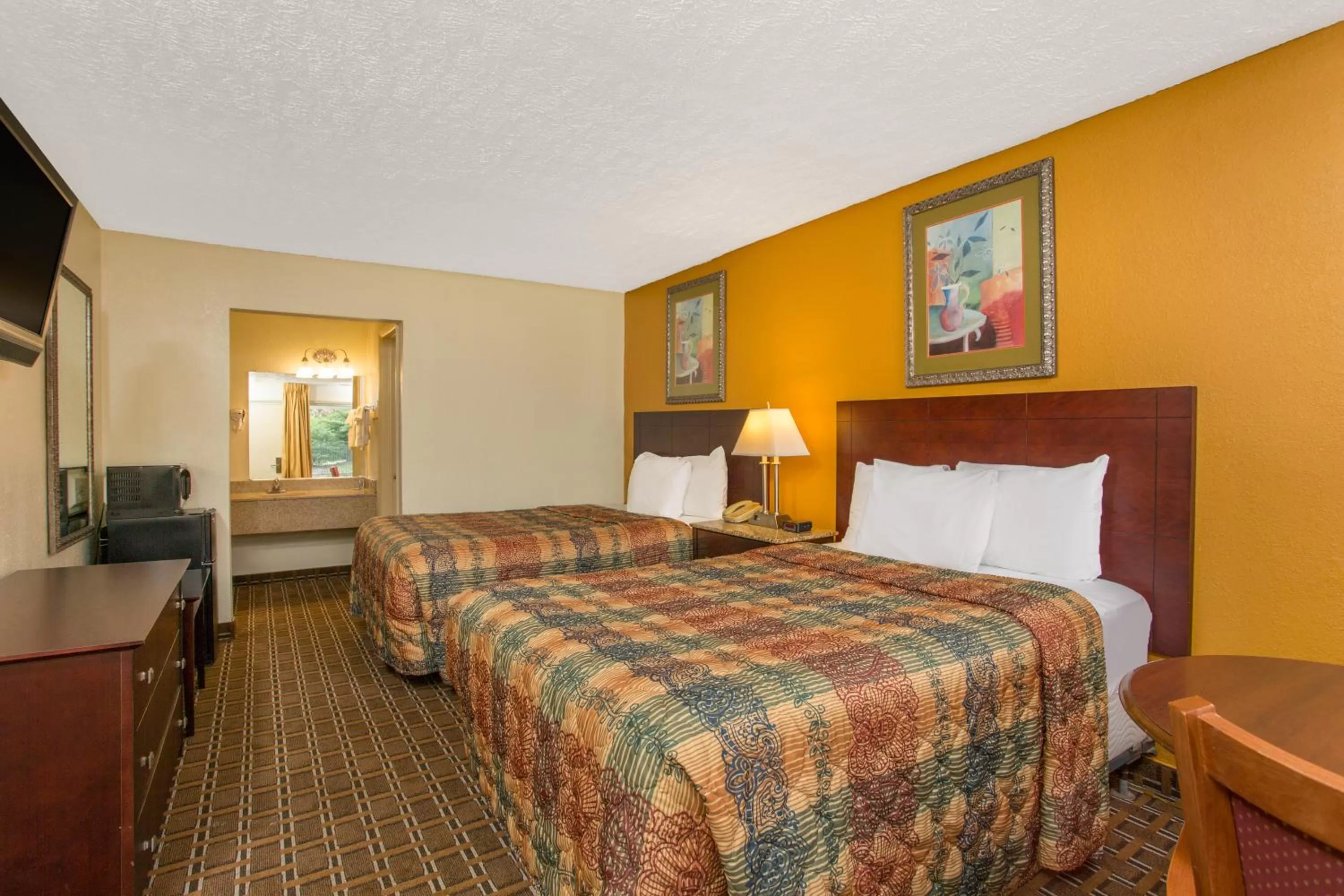 Bed in Days Inn by Wyndham Chester