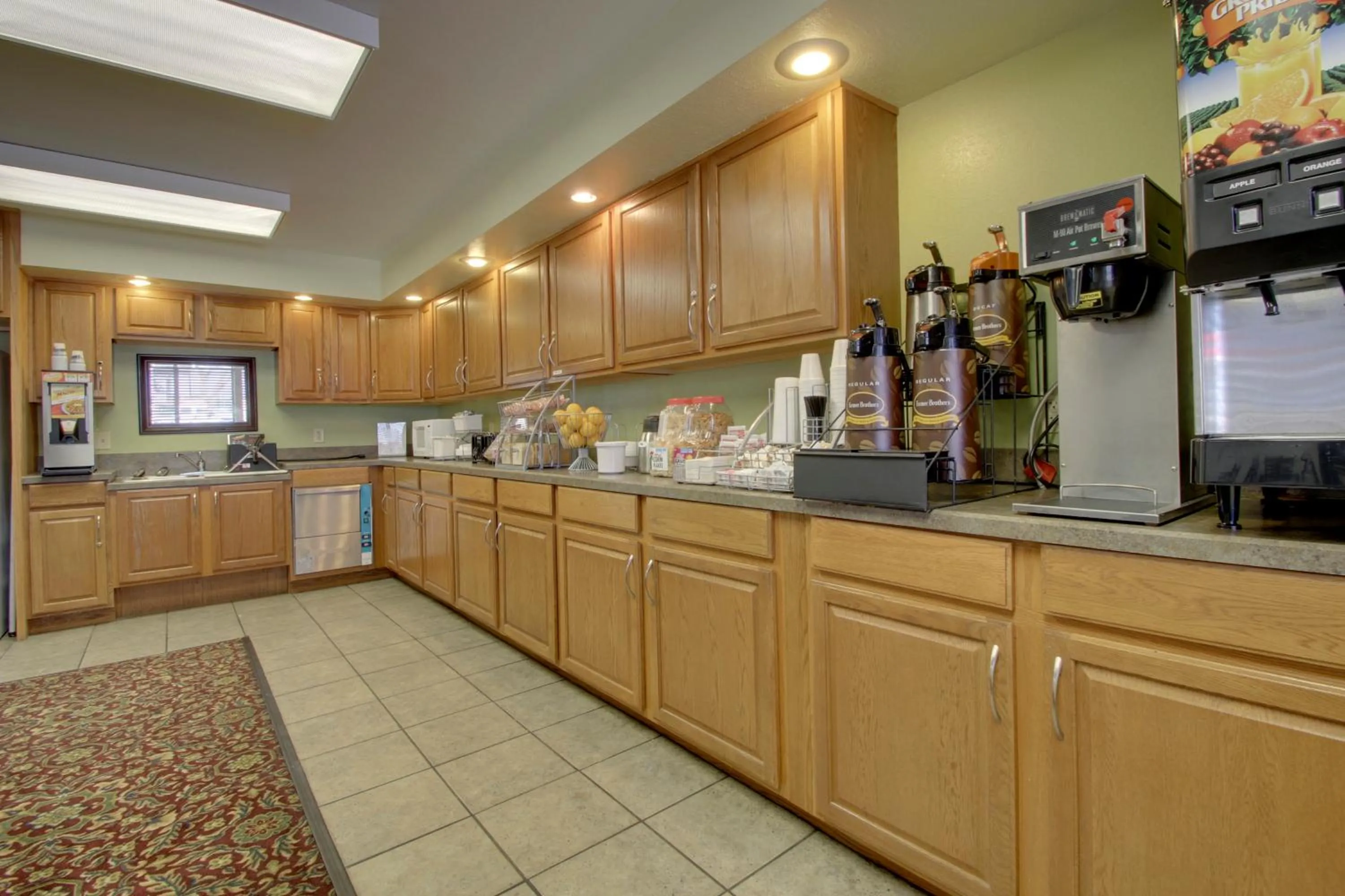 Restaurant/places to eat in Super 8 by Wyndham Manhattan KS