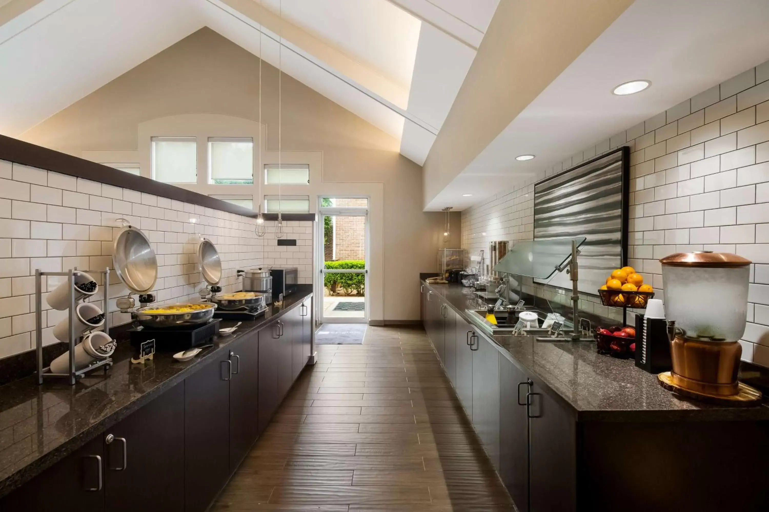 Breakfast, Kitchen/Kitchenette in Sonesta ES Suites Dallas Richardson
