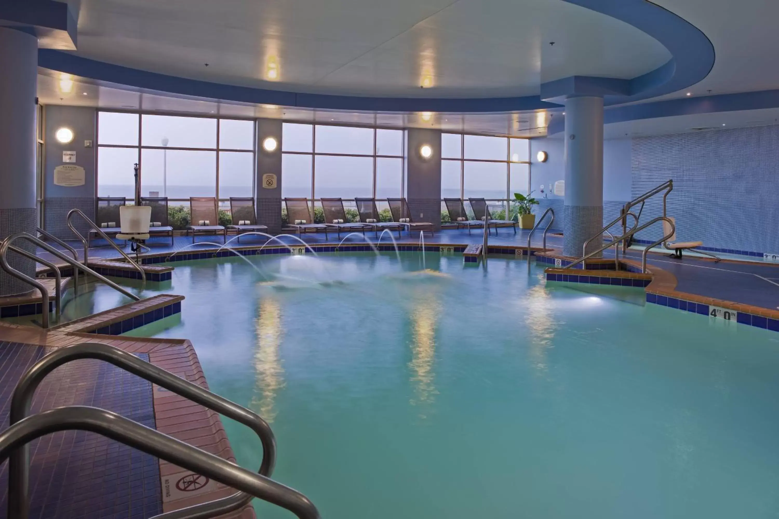 Swimming Pool in SpringHill Suites by Marriott Virginia Beach Oceanfront