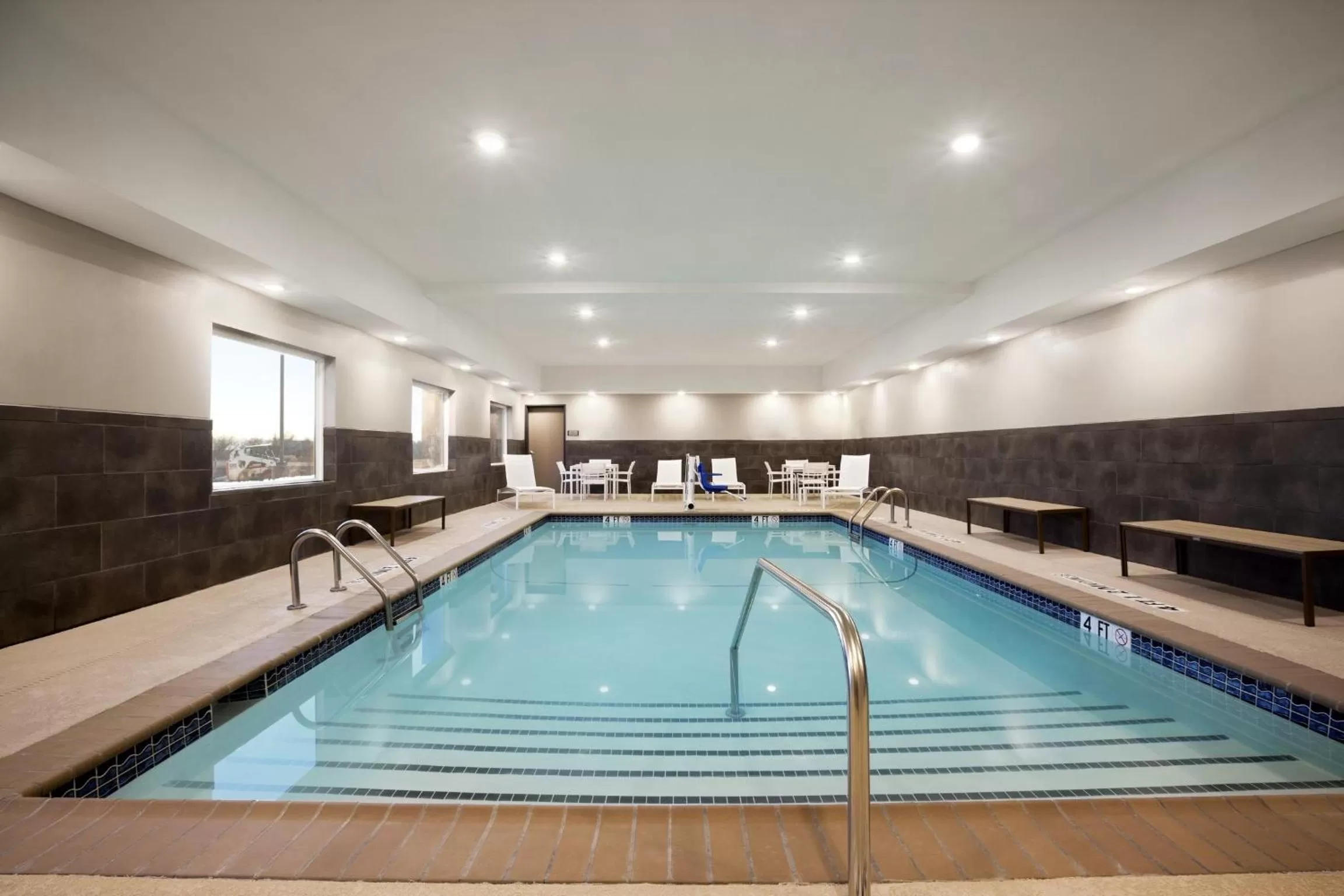 Swimming pool in Country Inn & Suites by Radisson, Enid, OK