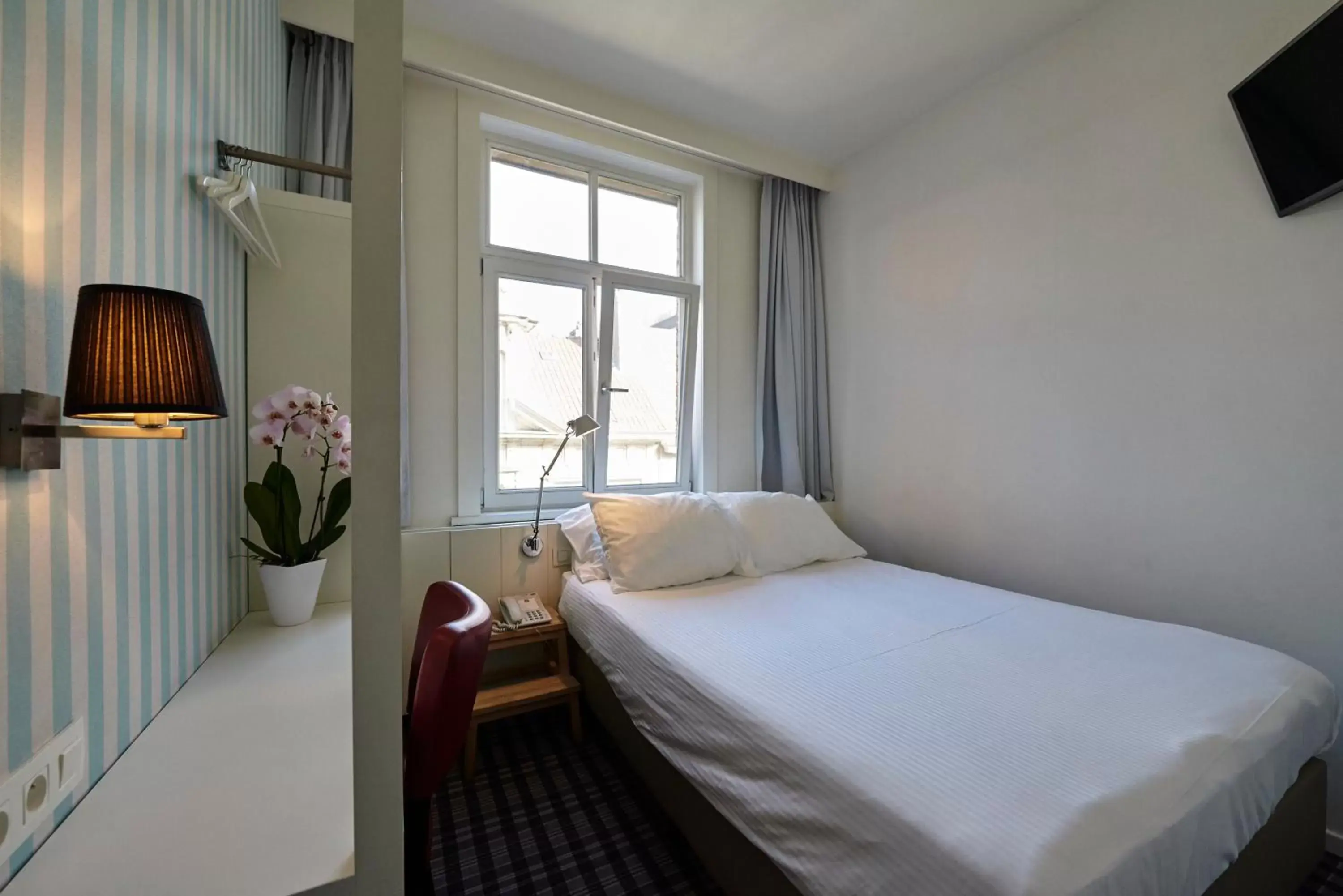 Small Cozy Room in Leopold Hotel Ostend