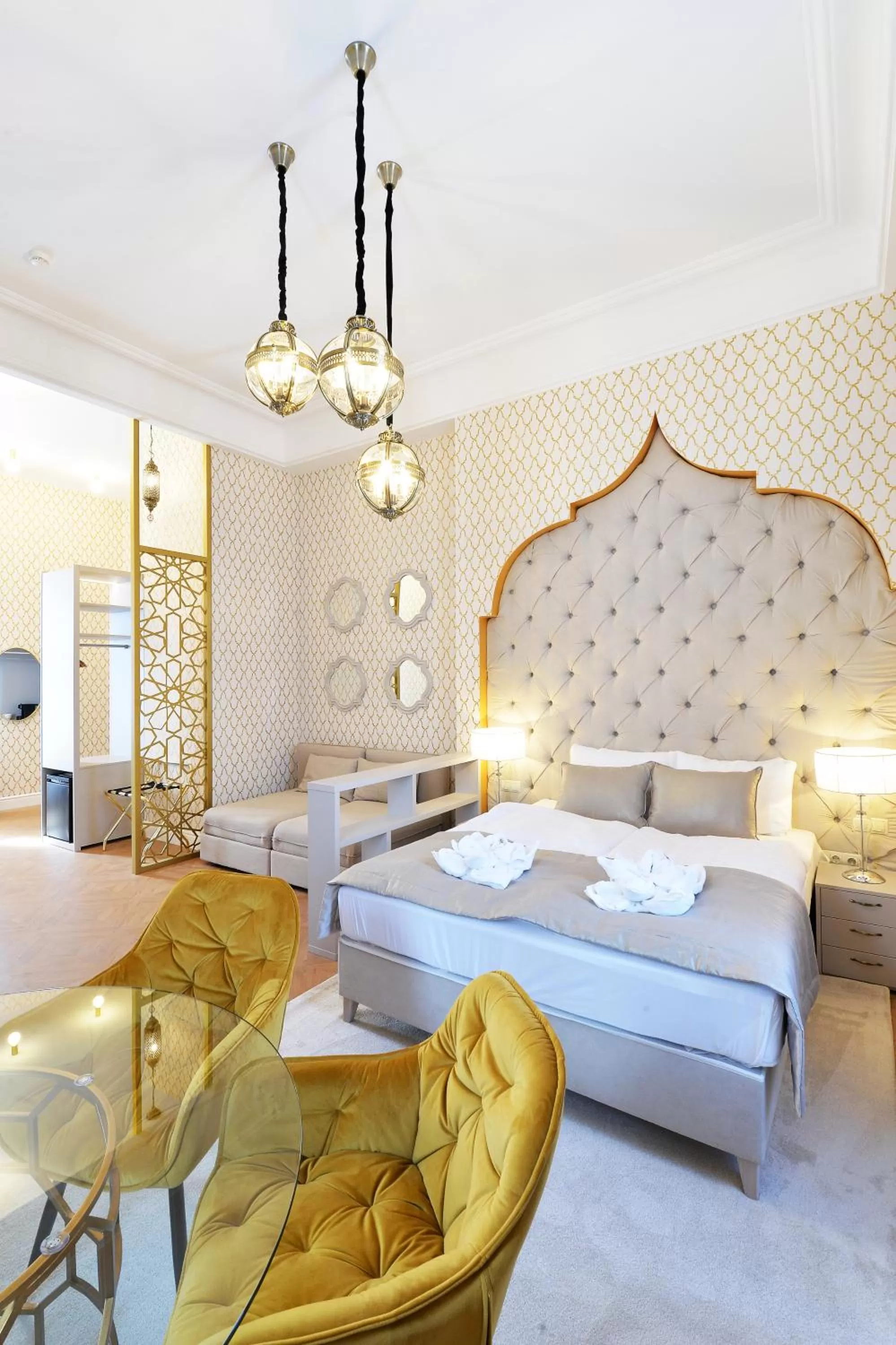 Photo of the whole room, Bed in 1552 Boutique Hotel