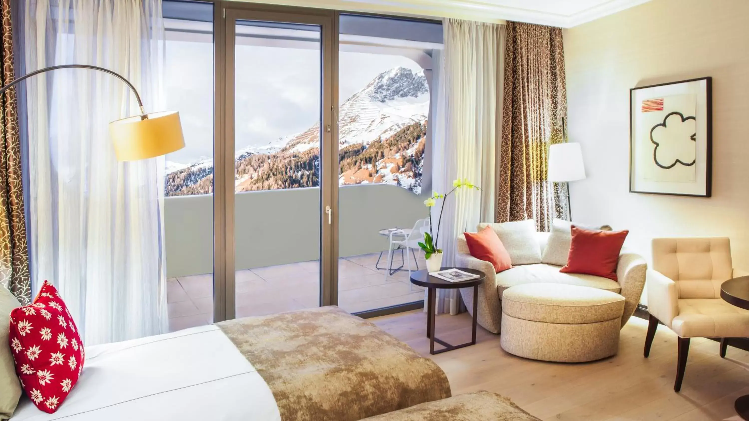 Photo of the whole room, Mountain View in AlpenGold Hotel Davos