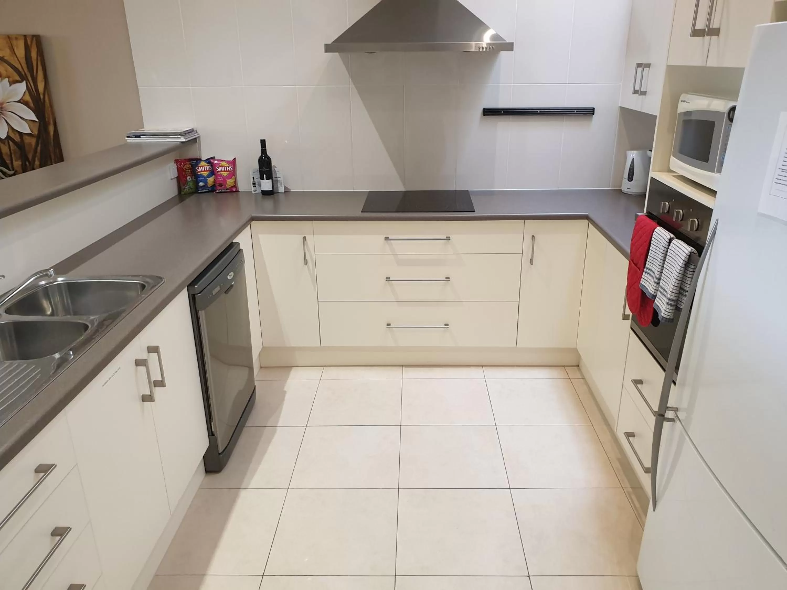 Kitchen or kitchenette in Balcony On Sixth Lodge