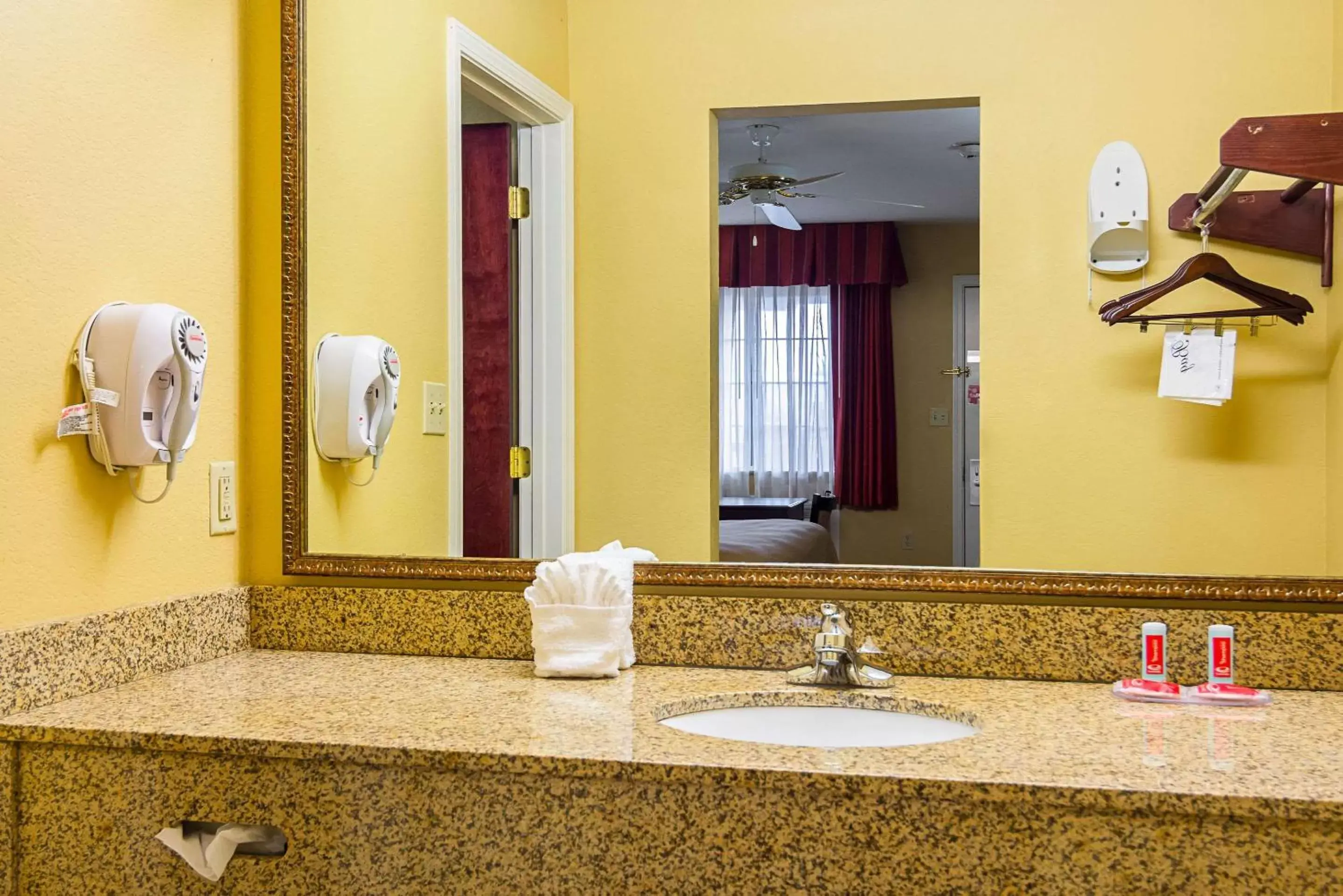 Photo of the whole room, Bathroom in Econo Lodge Inn & Suites Bryant