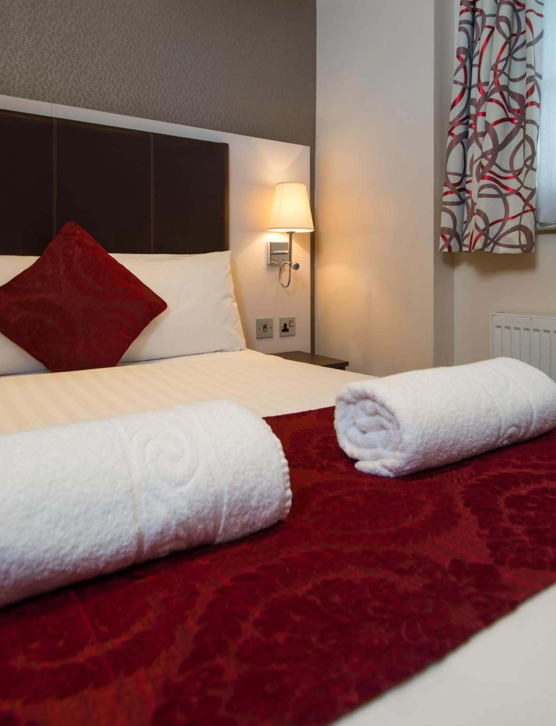 Bed in Best Western Buckingham Palace Rd