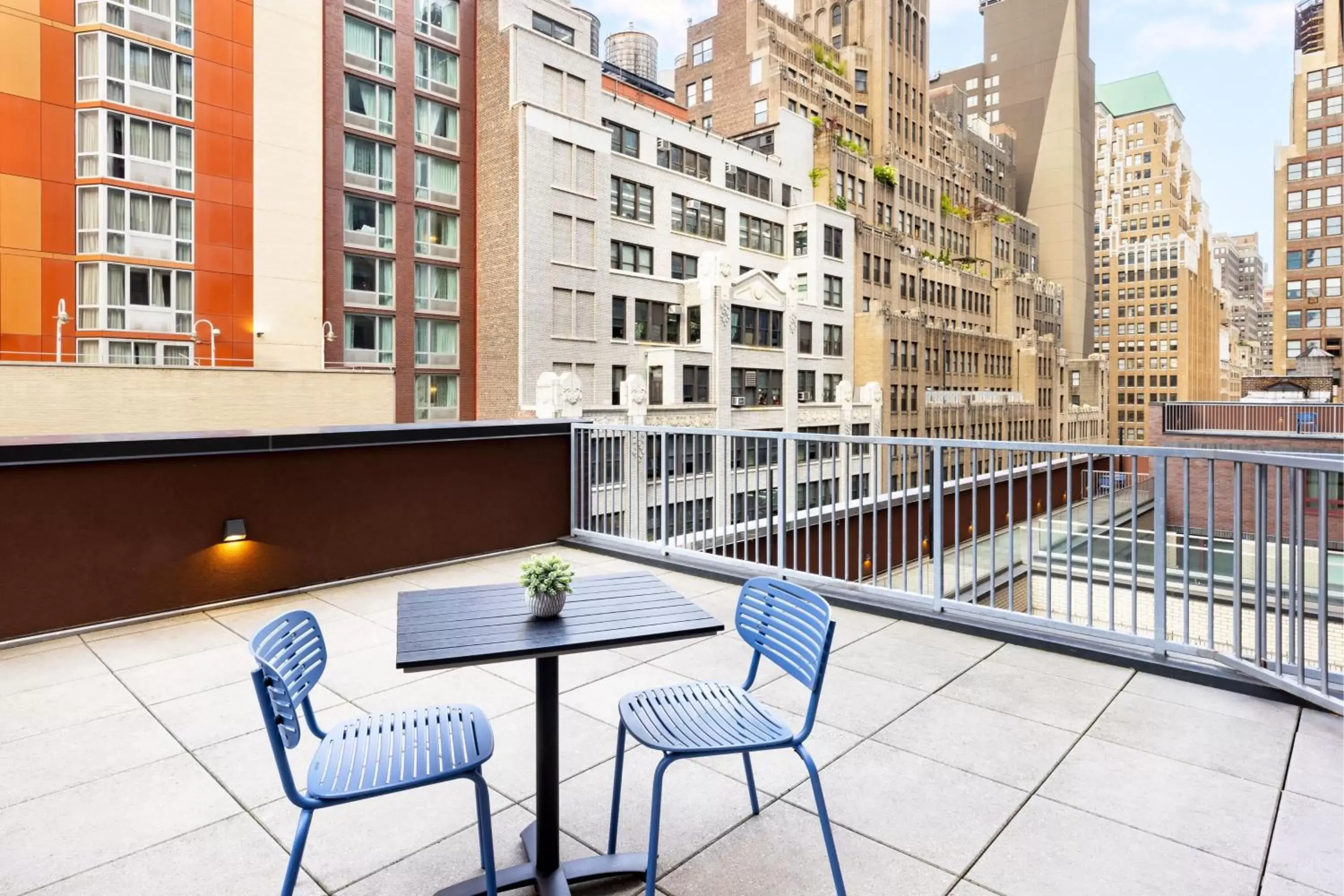 Photo of the whole room, Balcony/Terrace in SpringHill Suites by Marriott New York Manhattan/Times Square South