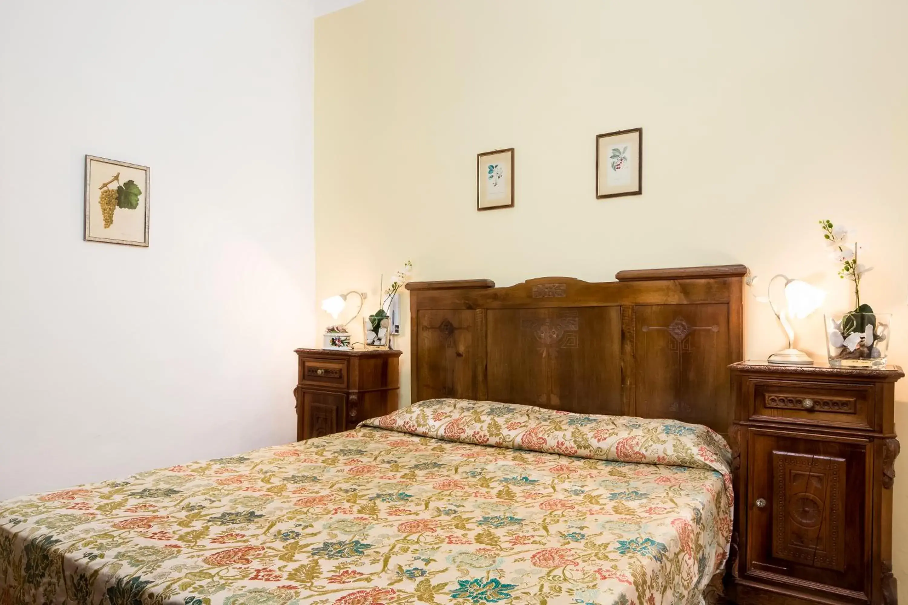 Bed in Albergo Tre Donzelle