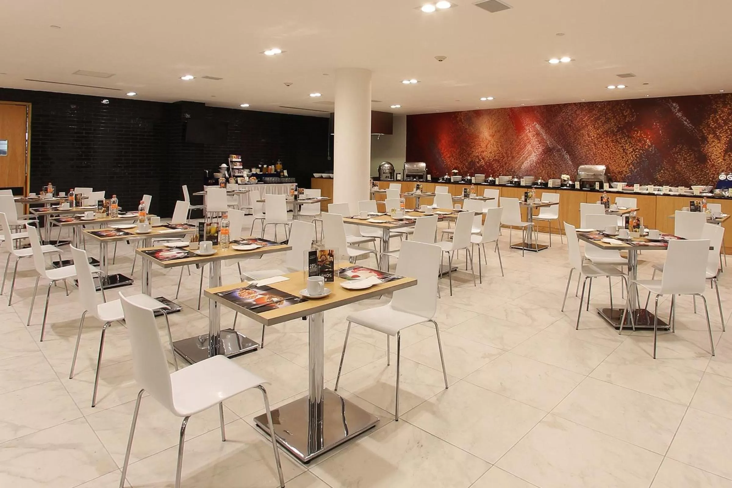 Restaurant/places to eat in Fiesta Inn Express Perinorte
