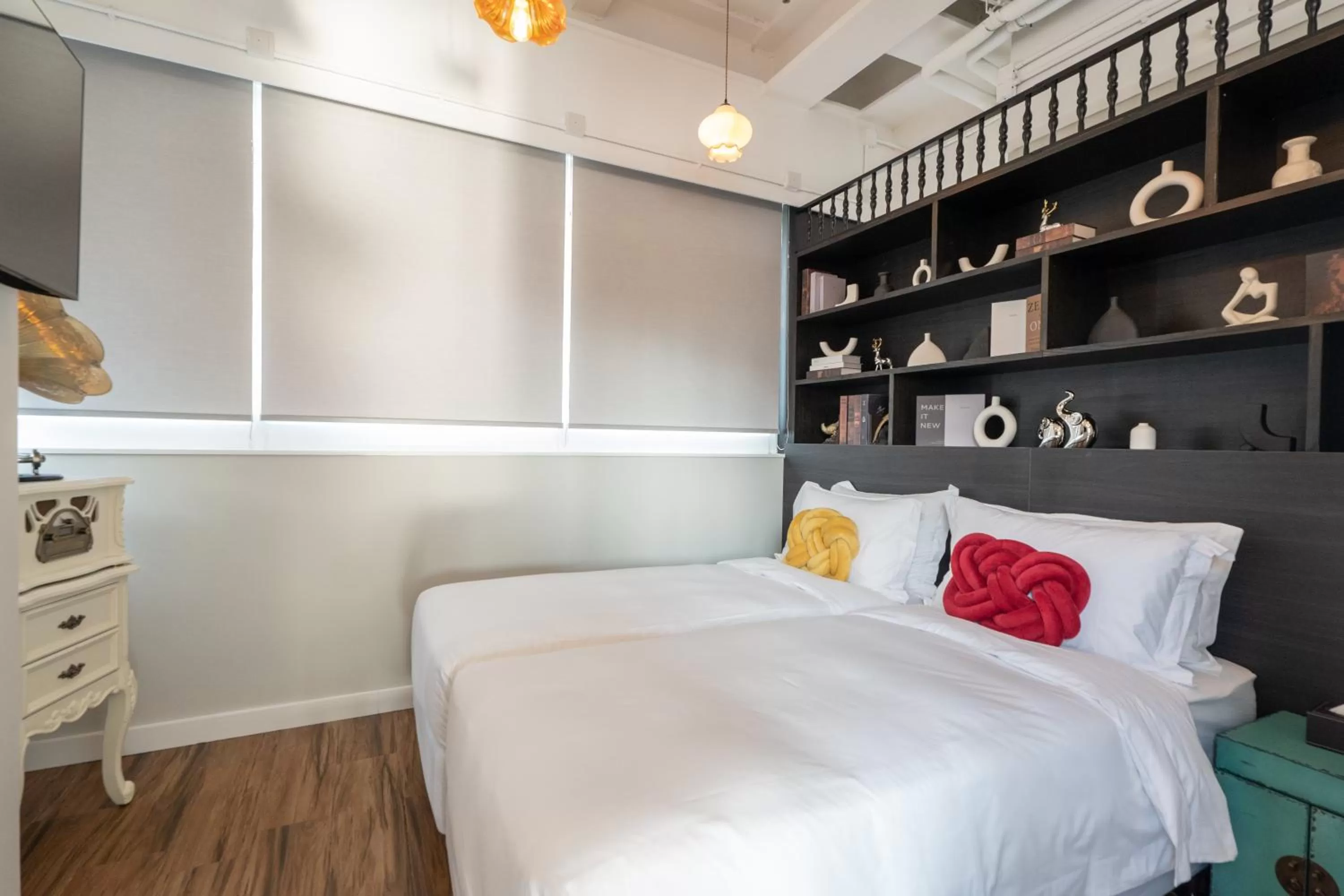 Bed in Tung Nam Lou Art Hotel