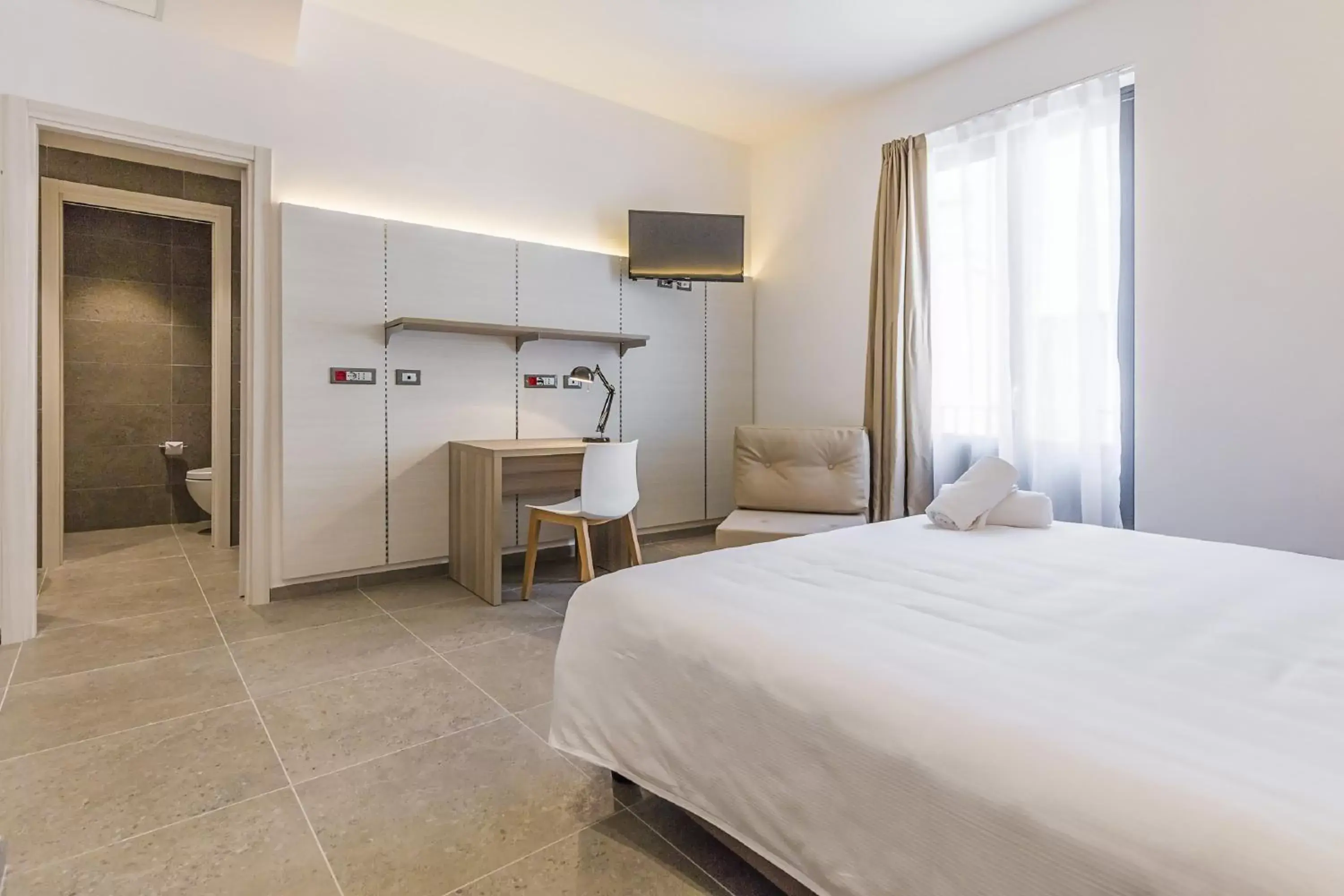 Photo of the whole room, Bed in Camplus Guest Palermo